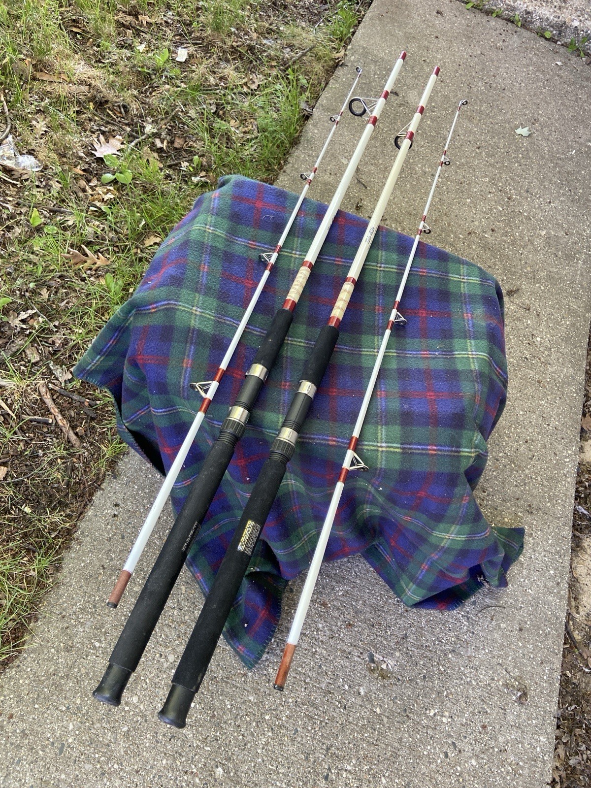 PAIR OF EXCELLENT CONDITION TIDE RITE 8′ MEDIUM ACTION SPINNING RODS
