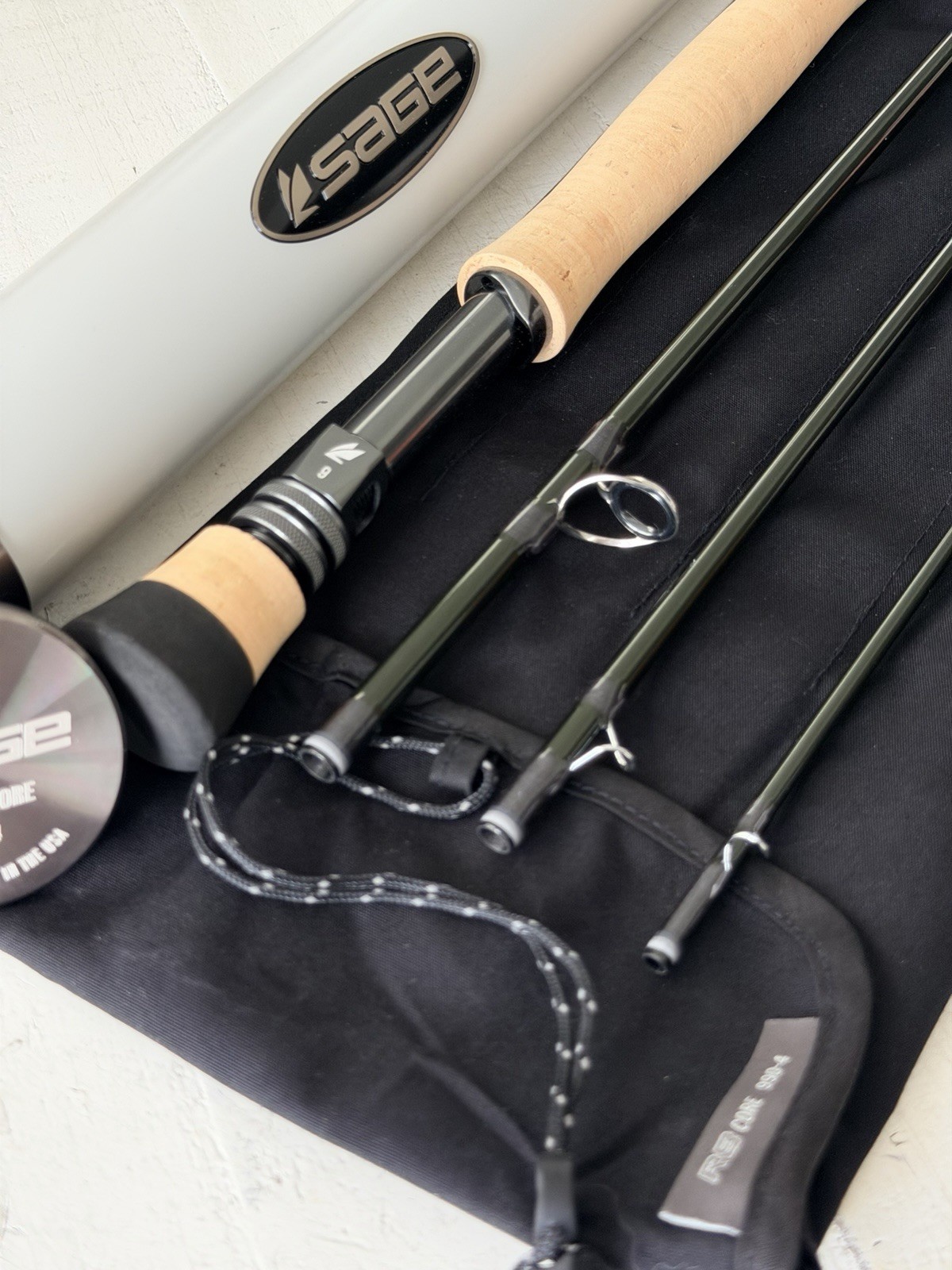 **BEAUTIFUL** 🔥 SAGE R8 Core 9wt. 9’ft~4Pc FlyRod!! 🔥~LEGENDARY~🔥