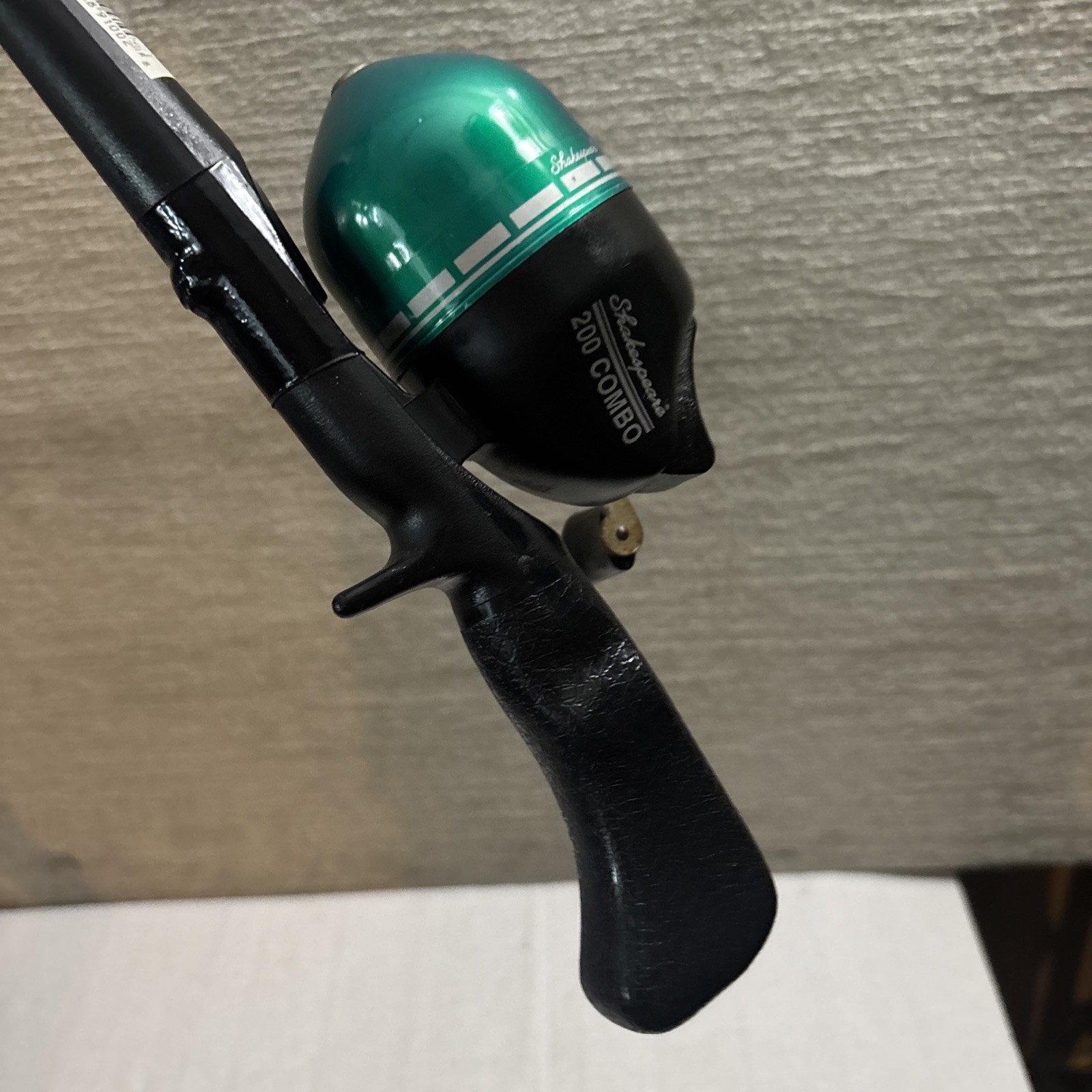 Vintage Shakespeare 200 5′ 6″ Fishing Spincasting 2 Piece Rod & Reel Combo EUC