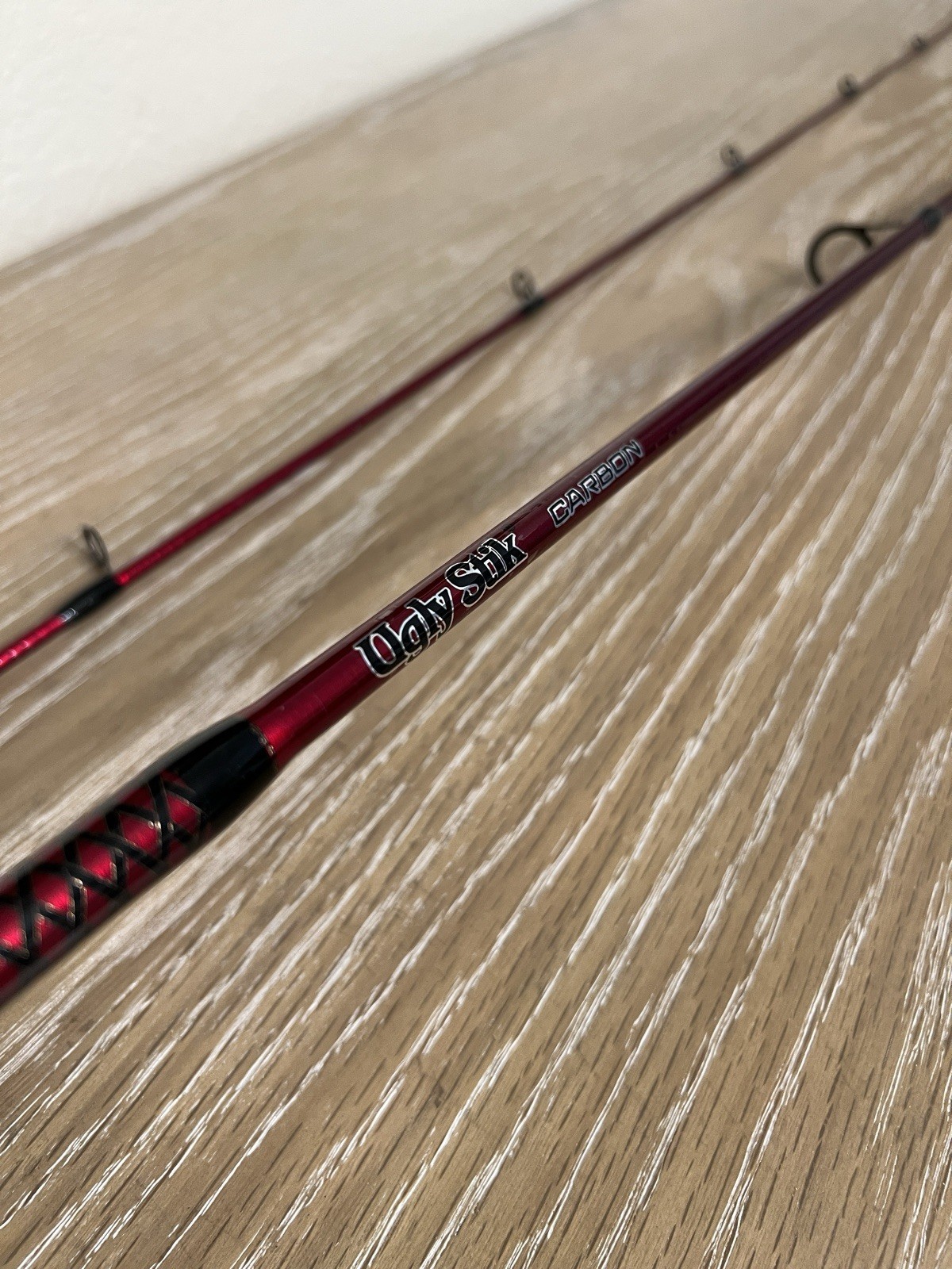 Ugly Stik Carbon 7′ Medium Fast 2pc Spinning Rod Carbon 9 Guides Red USCBSP702M