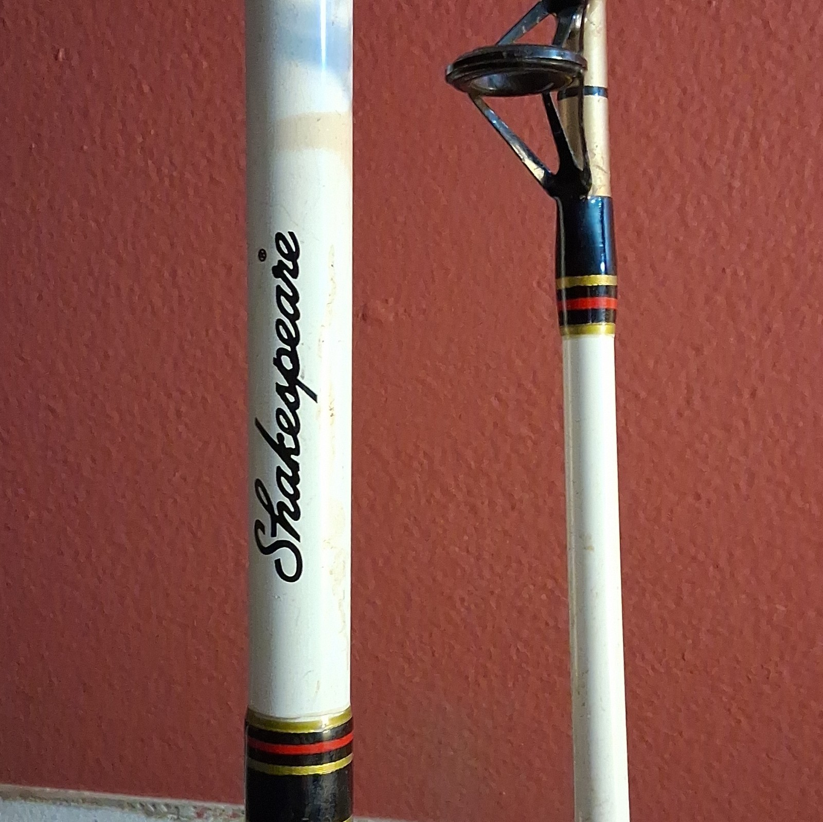 Shakespeare Wonderod 5’6″ Fiberglass Spinning Rod 2pc Medium Moderate White