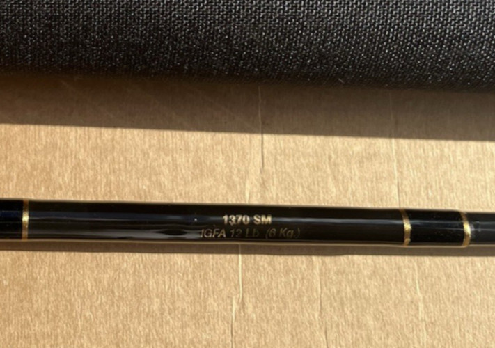 Vintage Penn International 1370 SM IGFA 12 lb. ( 6 kg. ) 7′ 3 pc Spin 32″ tube