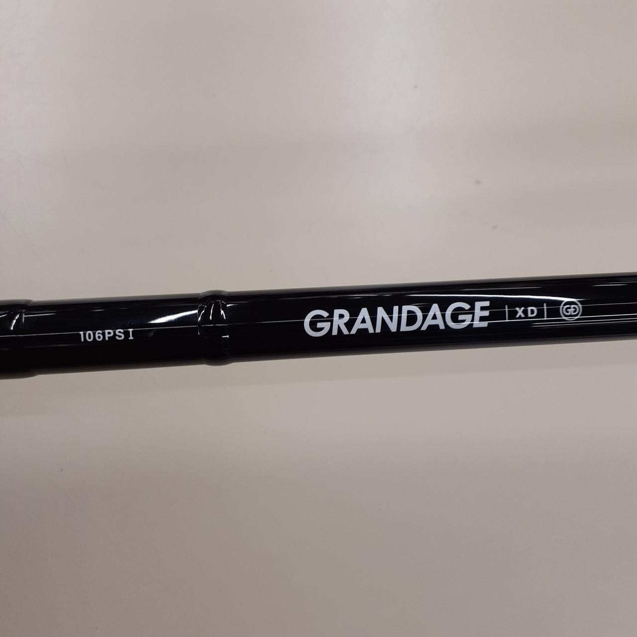 APIA GRANDAGE XD 106SPI Shore Jigging Rod 10ft 6in, 335g, Excellent Condition