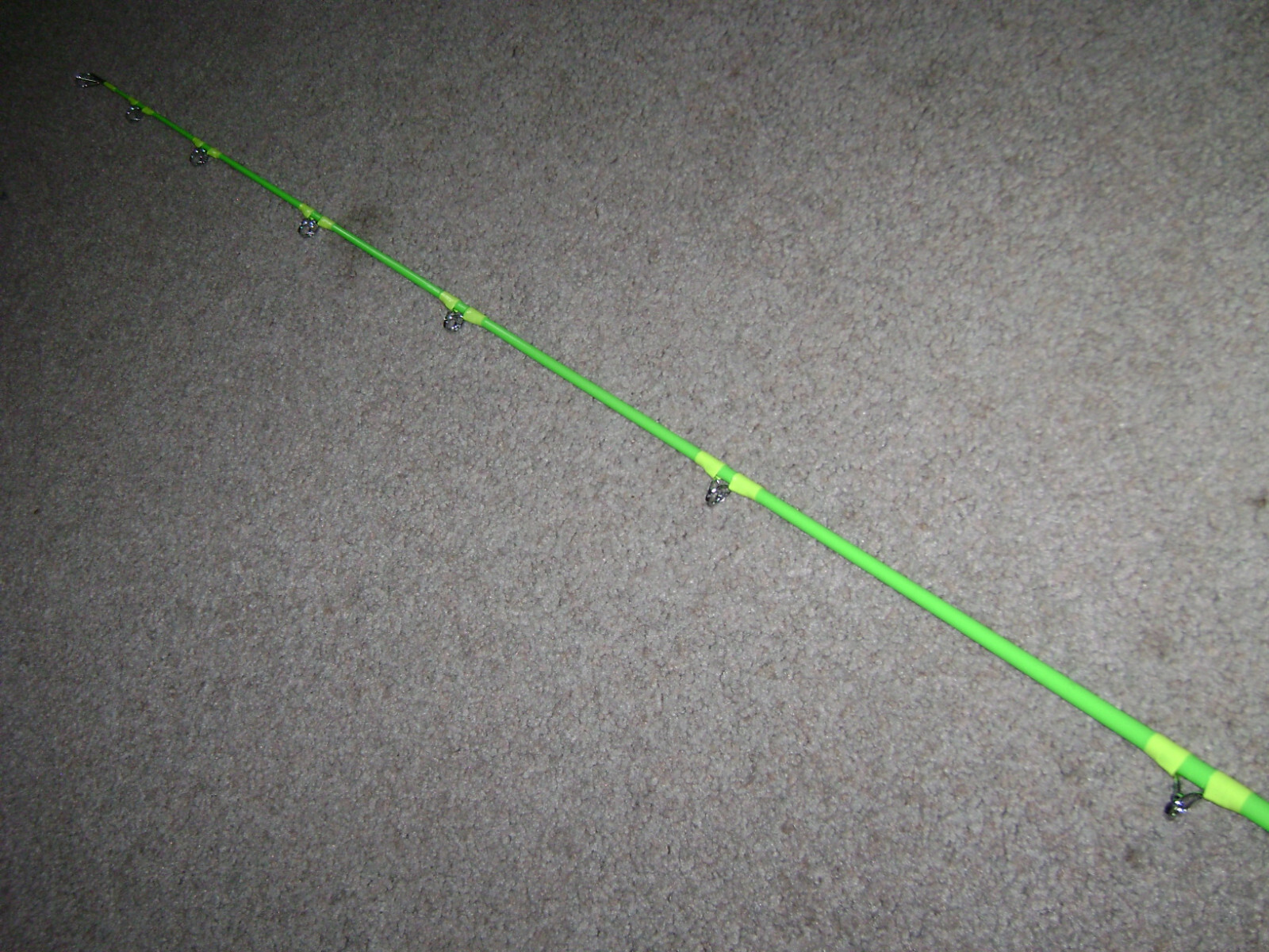GLOW ROD MEAT HUNTER FLEX 6′ CASTING -BIG FISH- GLOWS GREEN UNDER BLACK LIGHT!