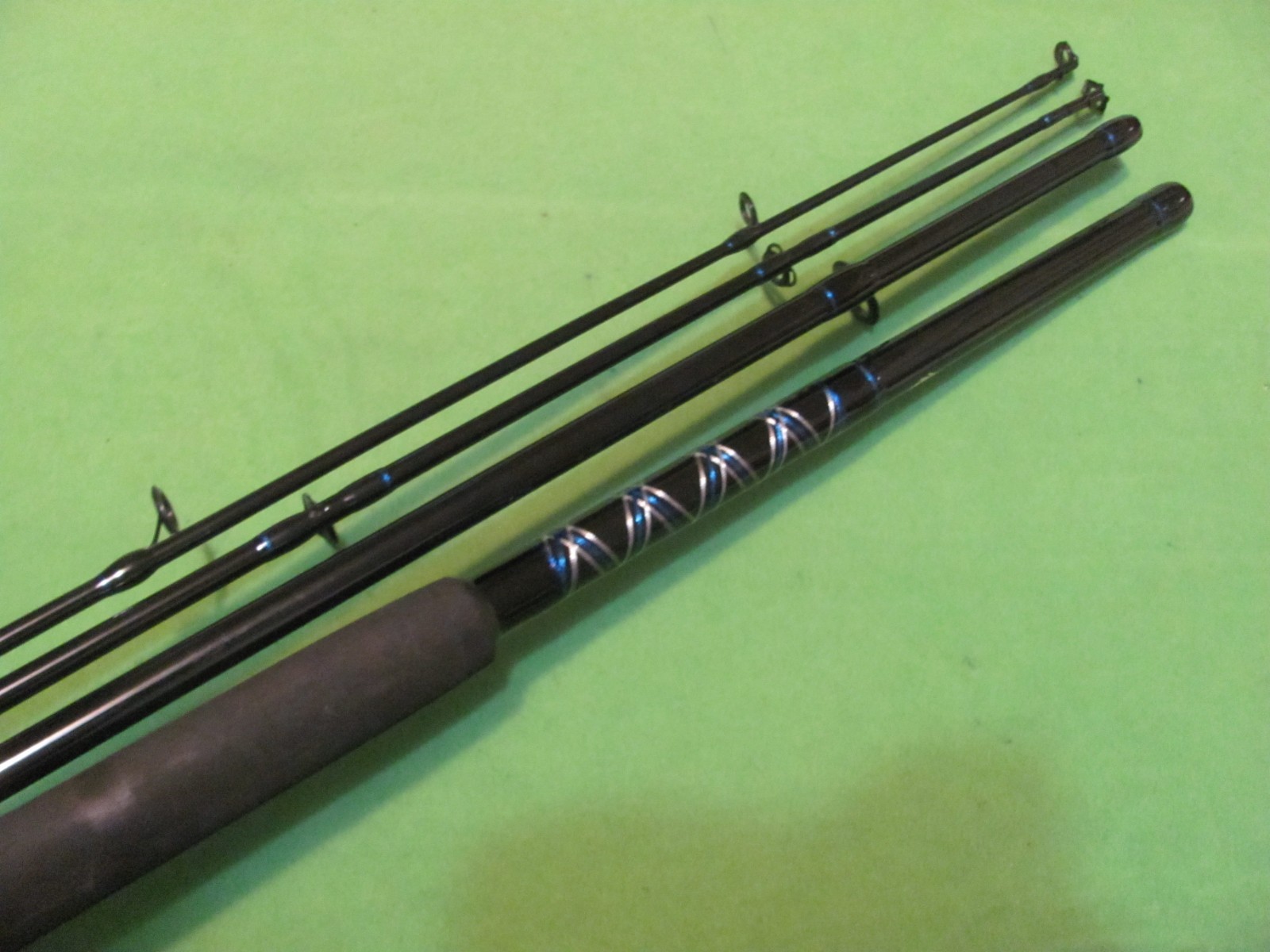 Tsunami SEATECH 9′ 0″ Medium Heavy Action 2 in 1 Boat/Surf 3-Piece Spinning Rod