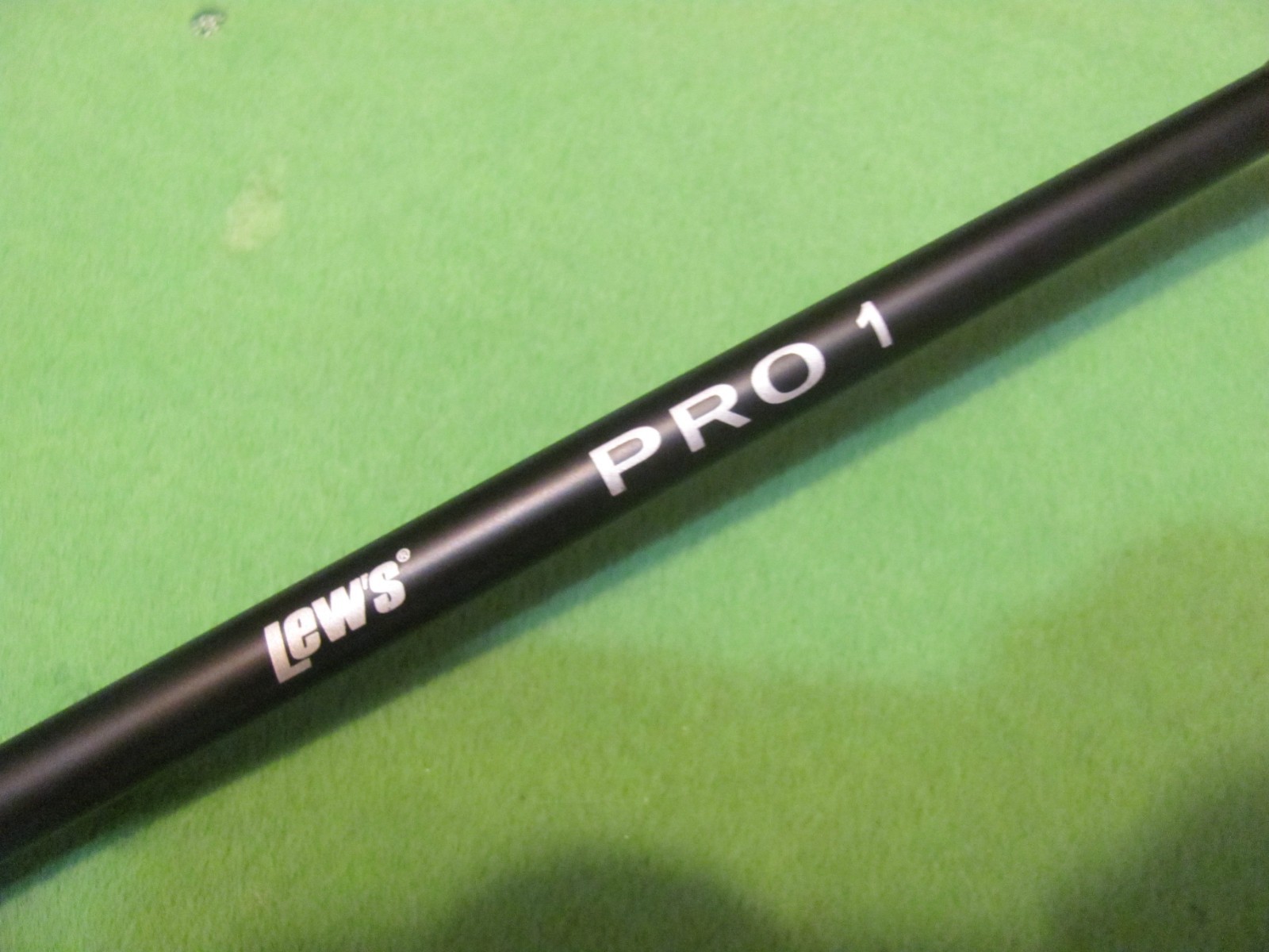 Lew’s Pro 1 – LP169MLS – IM8 – 6′ 9″ Medium Light 1-Piece Spinning Rod