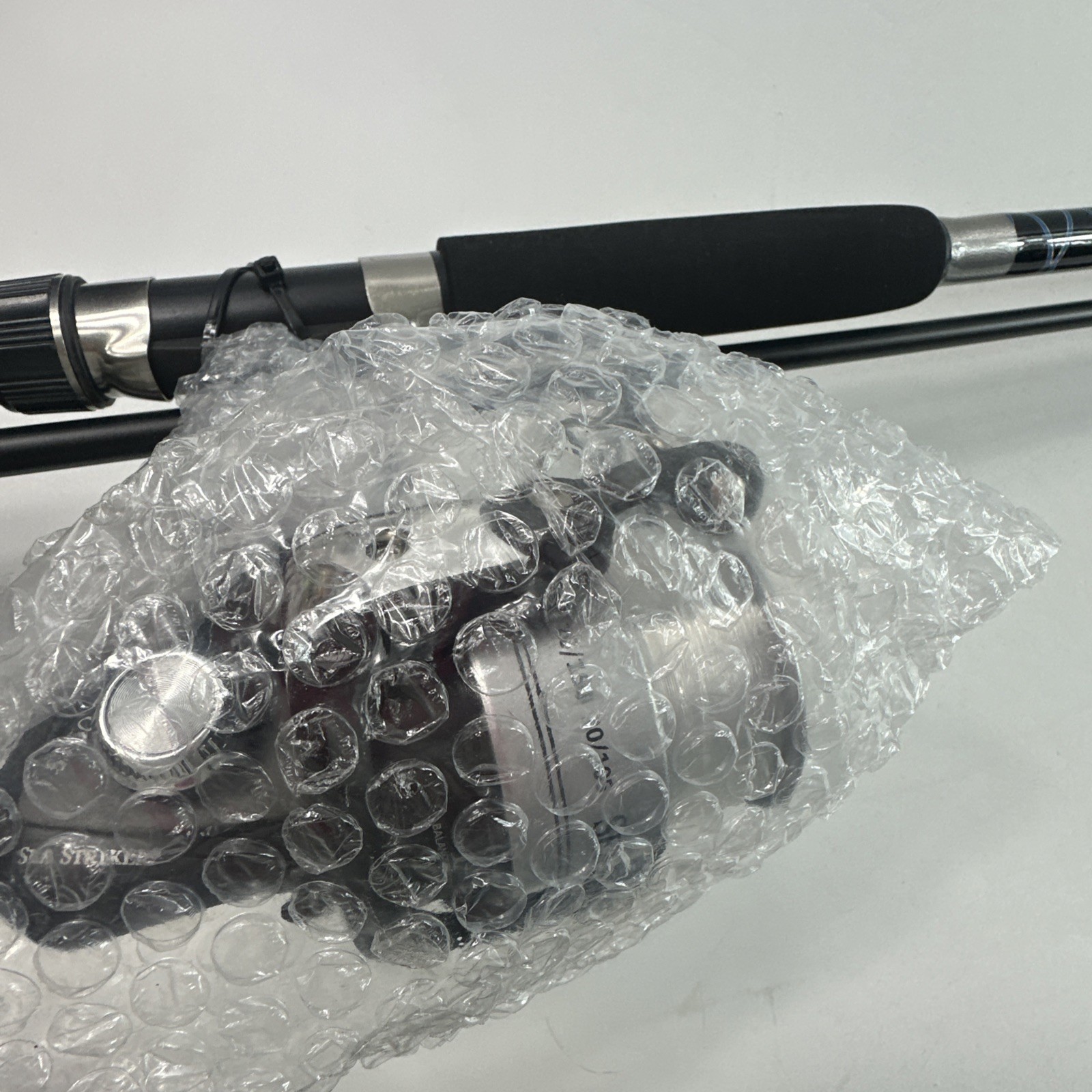Sea Striker Fishing Pole and Reel SS8B LINE WEIGHT 10-25 JE21 ST5080 NEW