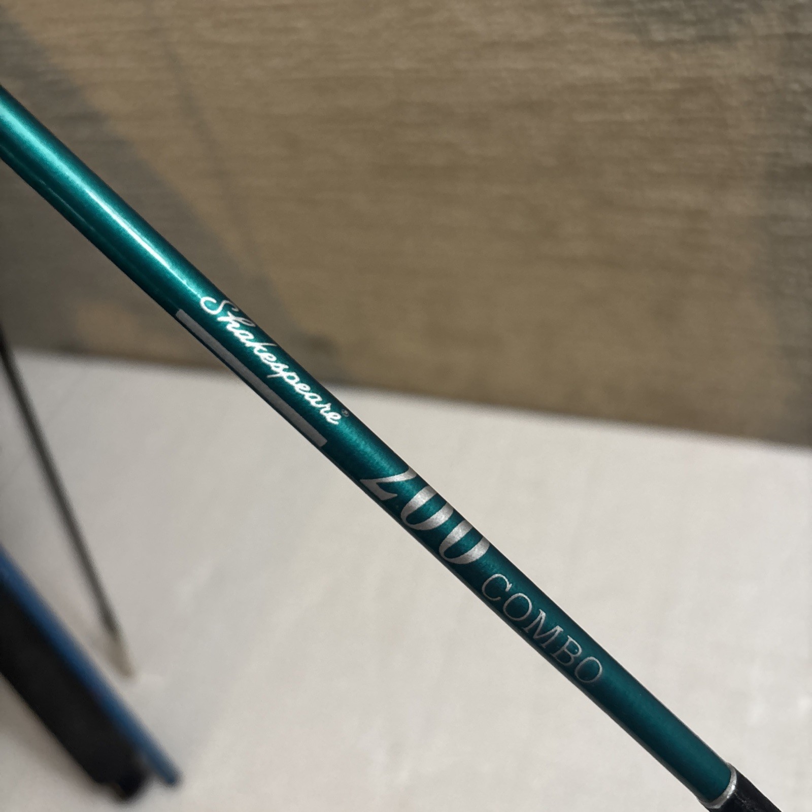 Vintage Shakespeare 200 5′ 6″ Fishing Spincasting 2 Piece Rod & Reel Combo EUC