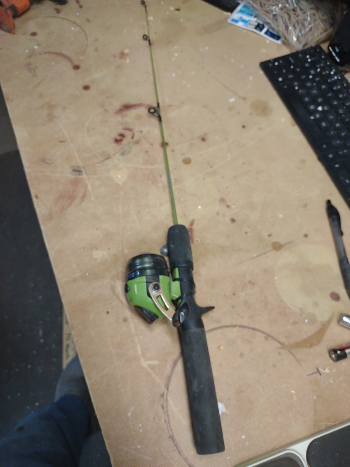 Shakespeare Pitchin Stick 30″ With Reel Action: Ultra Light 2091