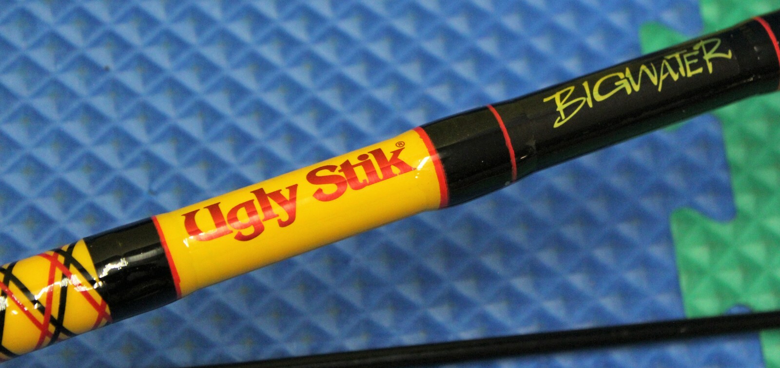 Ugly Stik Bigwater 10′ Spin Rod Medium Heavy 2-Piece BWSF1530S102 1539235