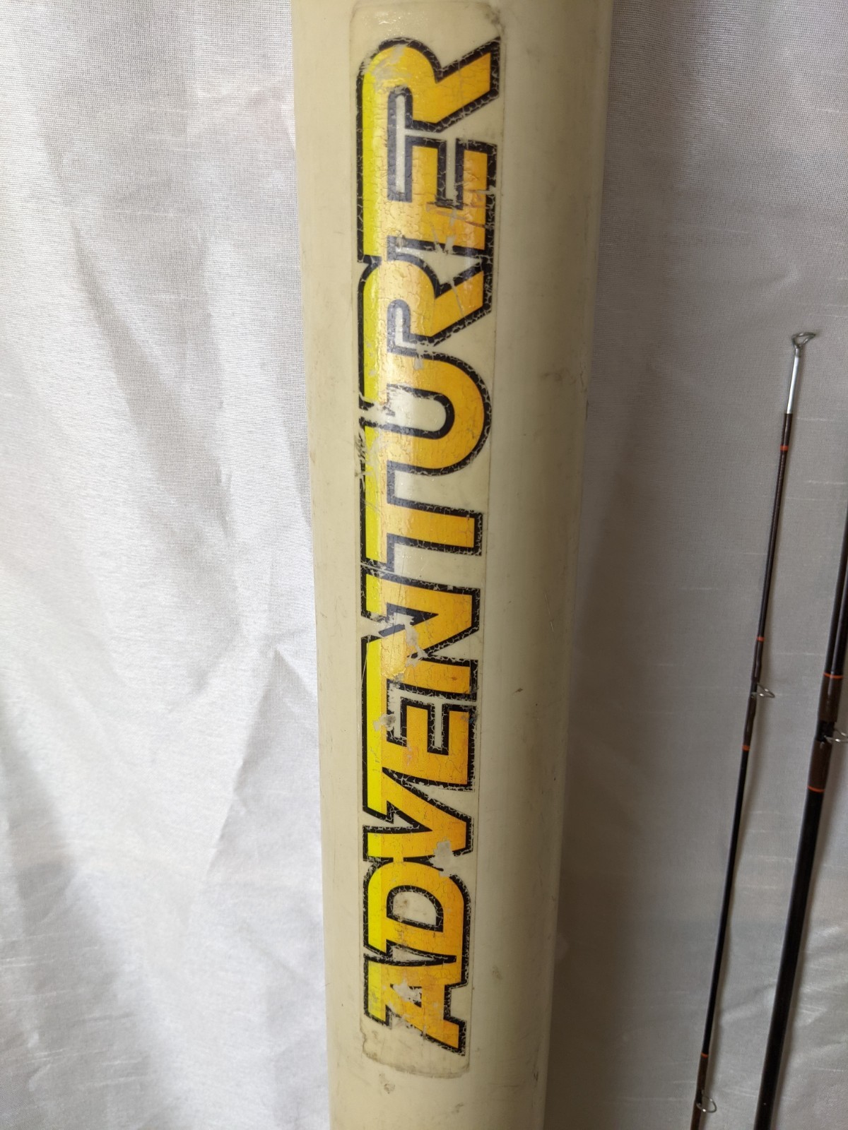 VINTAGE KUNNAN ADVANCED GRAPHITE COMPOSITE 2 PC SPINNING ROD w/ CADDY