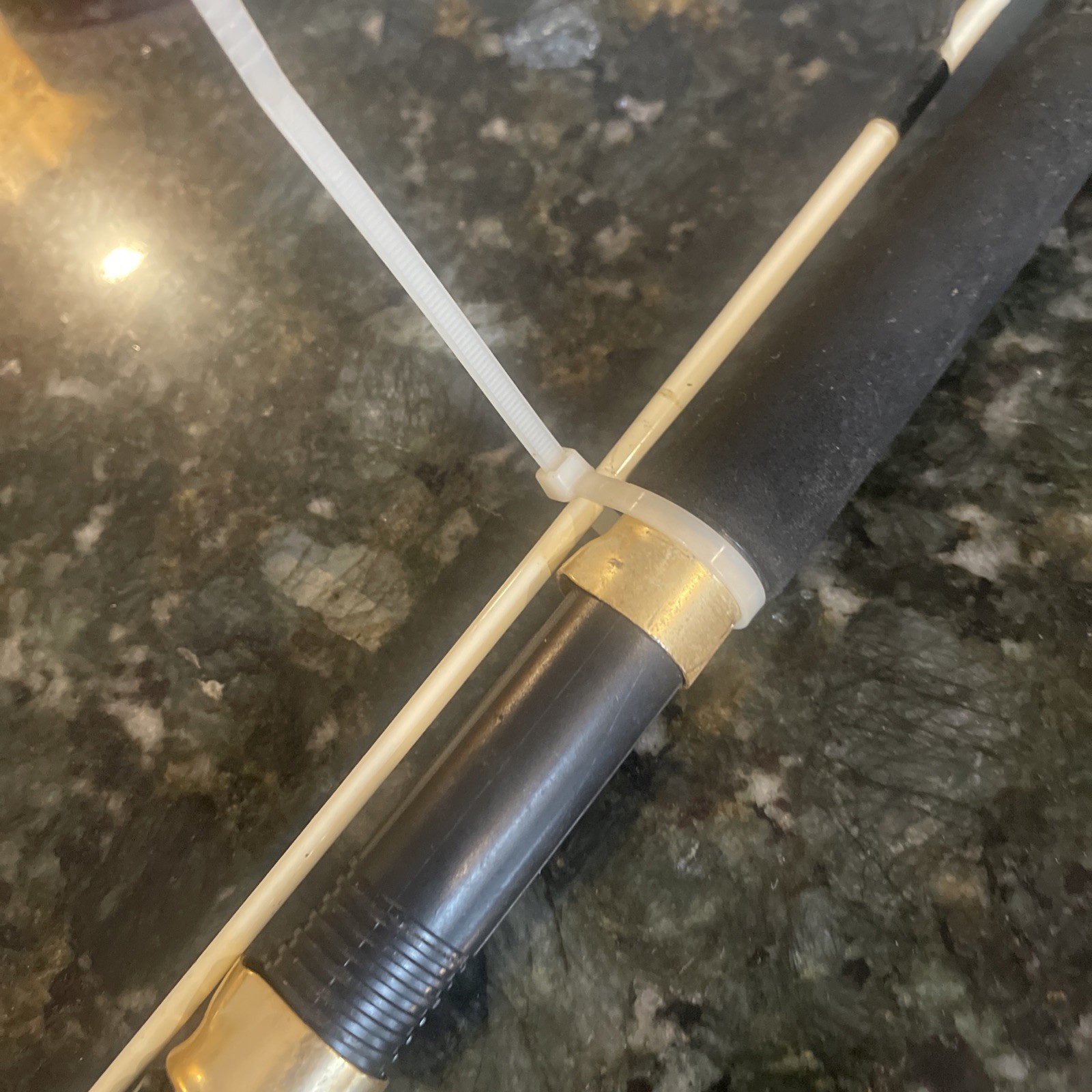 SOUTH BEND TCR556 GRAPHITE COMP 7’0″ MEDIUM HEAVY 2 PIECE SPINNING ROD