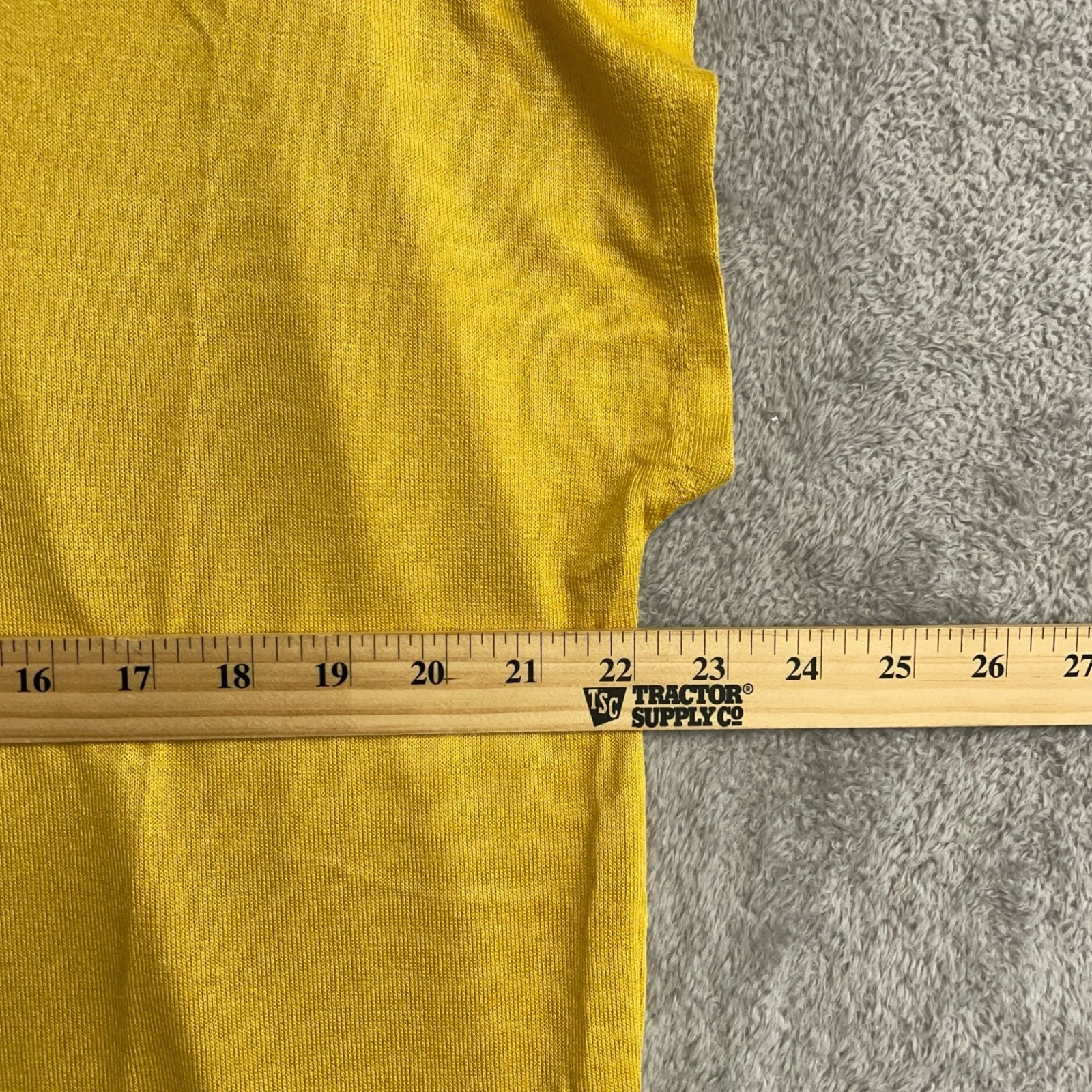 Orvis Women’s L Yellow V-Neck Short Sleeve Top Polyester Blend P0373