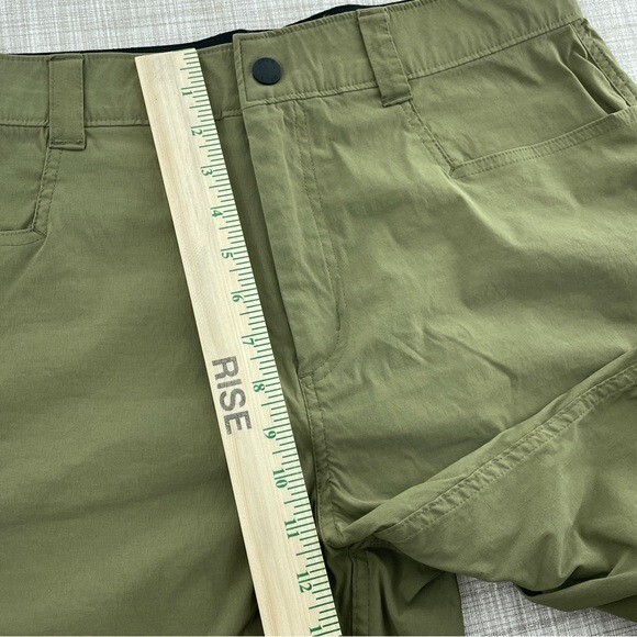 Orvis Mens Size 32 Army green tech cargo shorts 1548