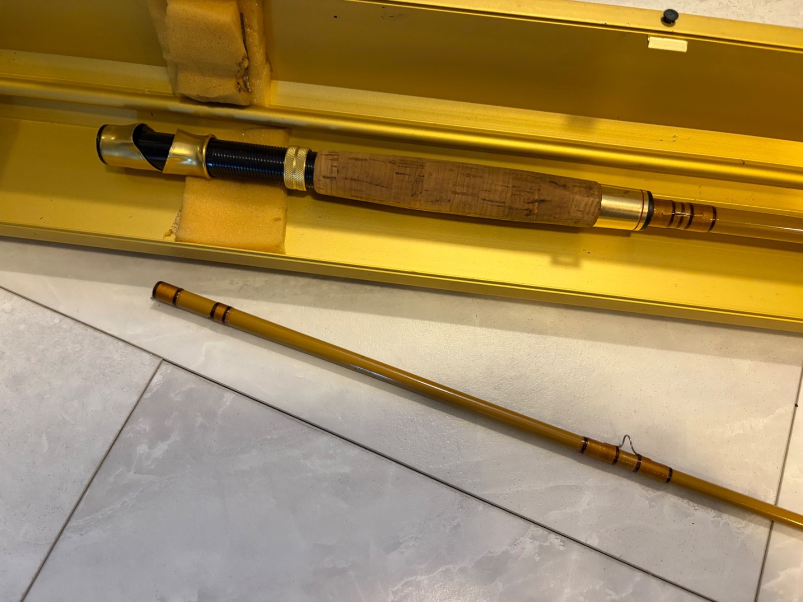 Garcia Conolon 8′ Fiberglass Fly Rod 2404 C & Case – Broken Tip for Parts/Repair