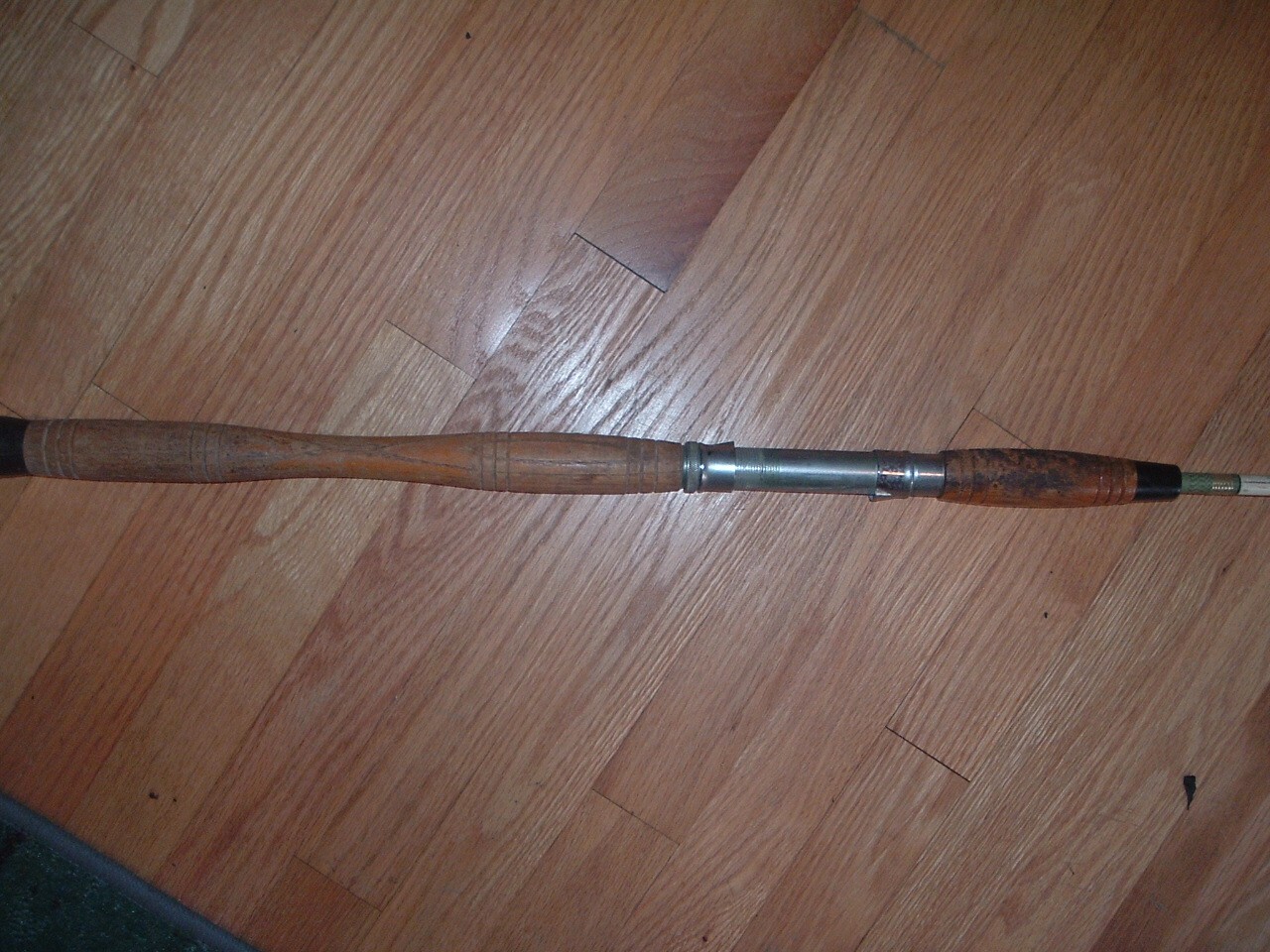 Vintage Ike Walton 6′ – 6″ Fiberglass 6.5′ Fishing Rod one piece green