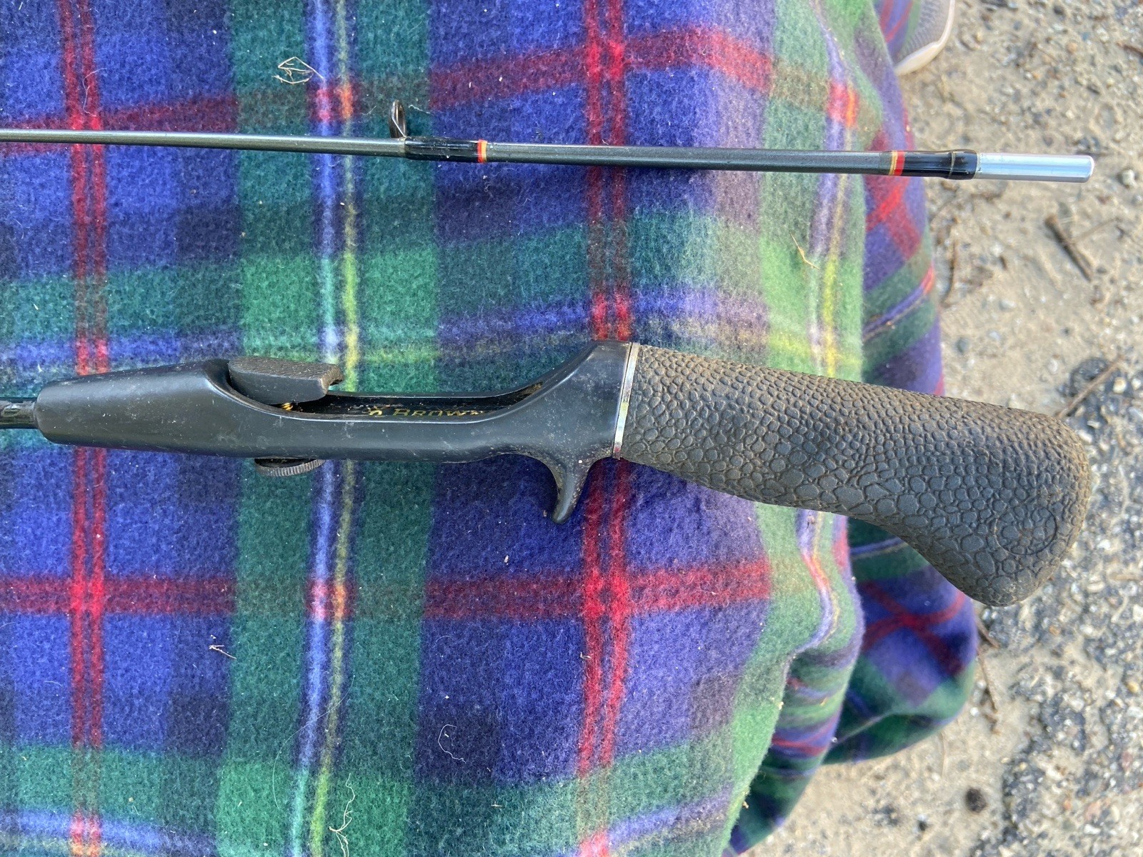 BROWNING #612956 360 GRAPHITE 5’6″ PISTOL GRIP LIGHT ACTION 2 PIECE CASTING ROD