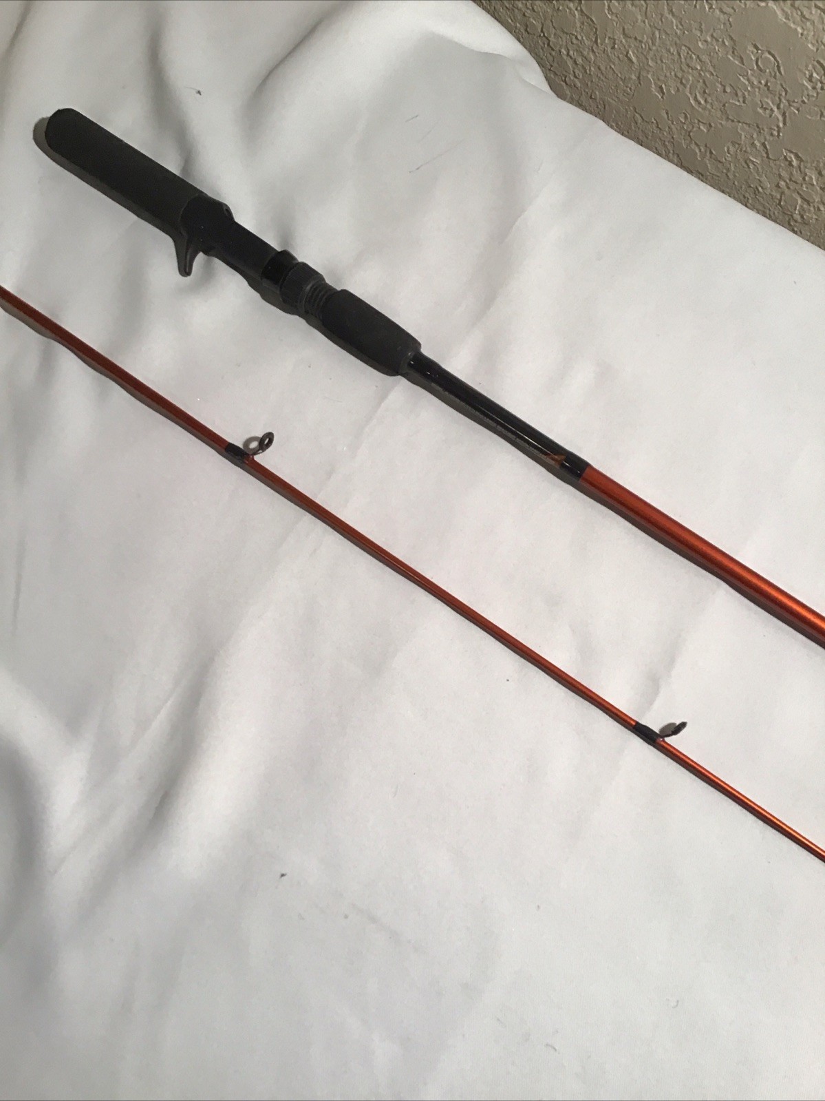 R2F Ready 2 Fish AL-562/MLSC Spin Cast Rod Slightly Used