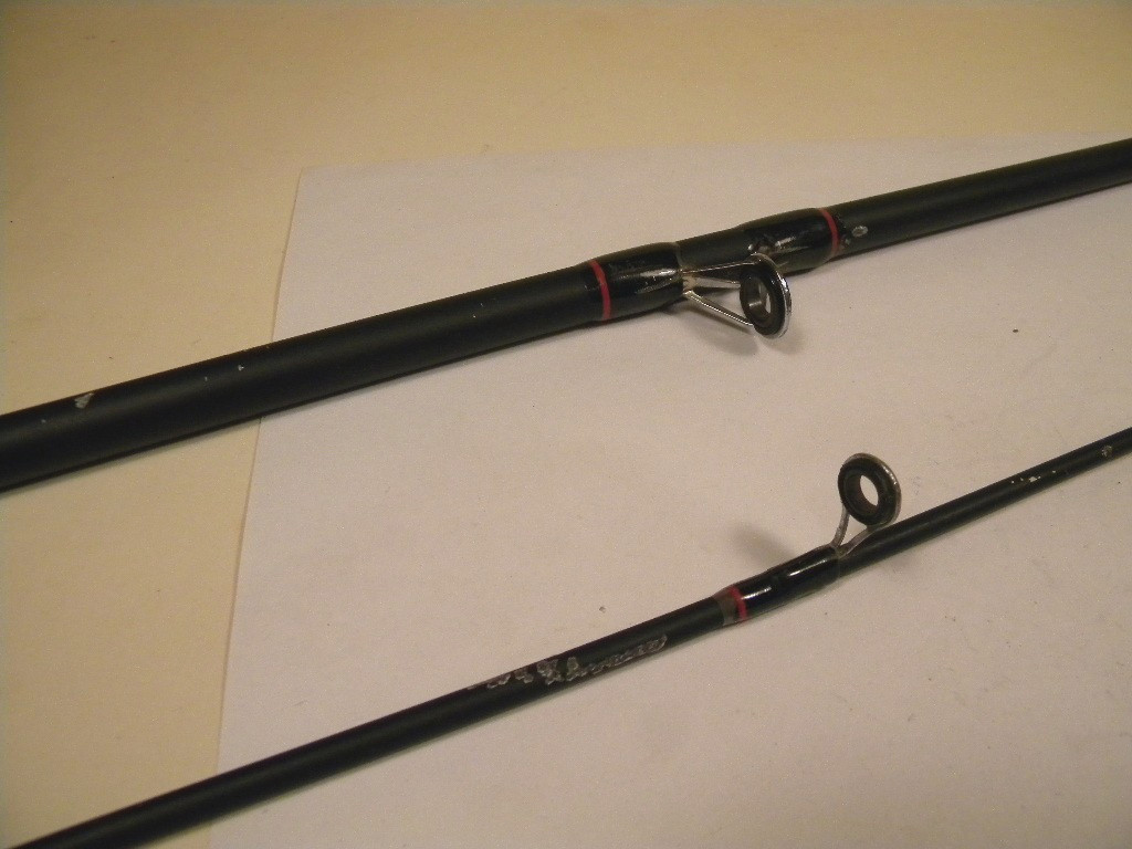 Shakespeare SC 56 2M medium 5’6″ casting rod