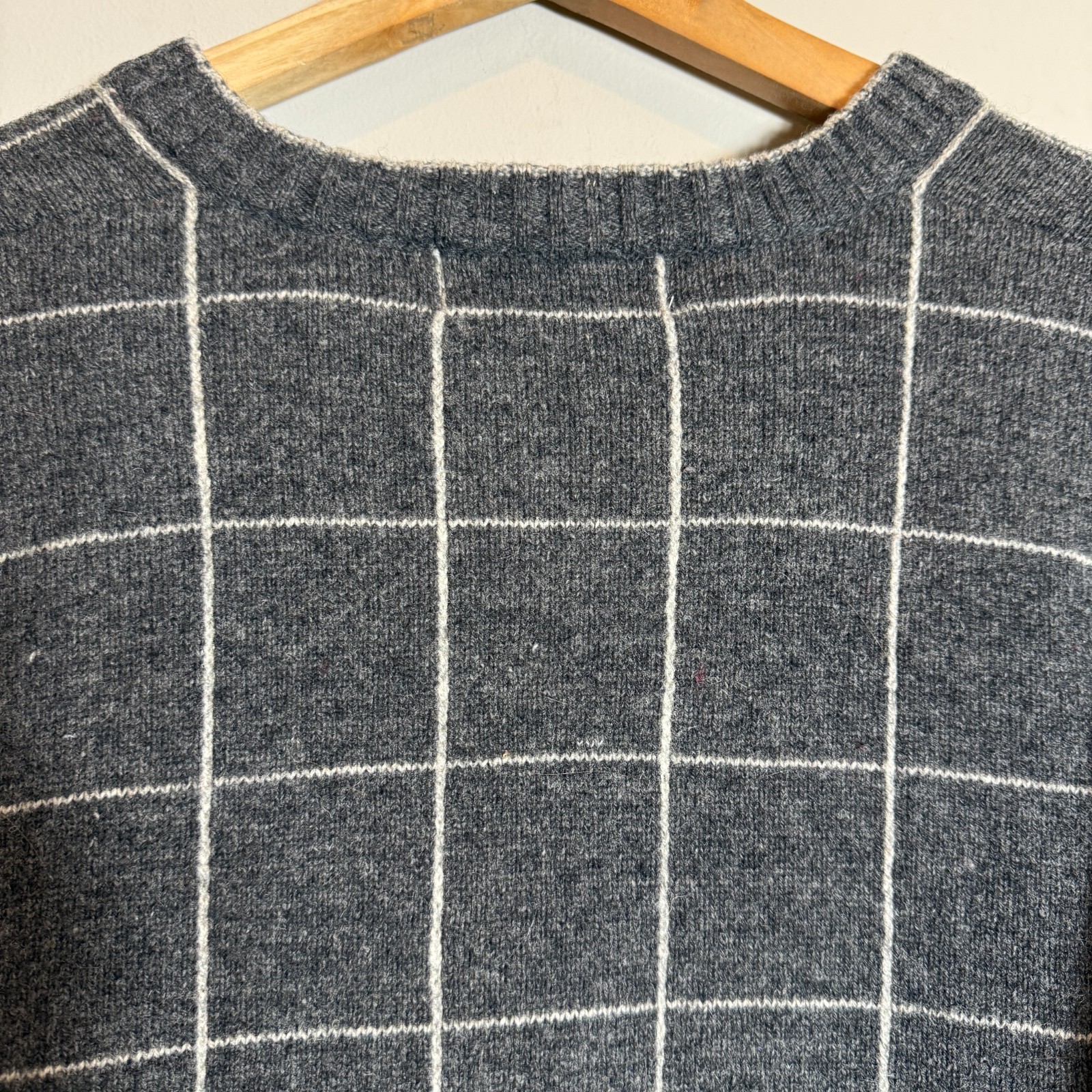 Orvis 100% Wool Windowpane V-Neck Knit Sweater Pullover Men’s Medium Gray NWOT