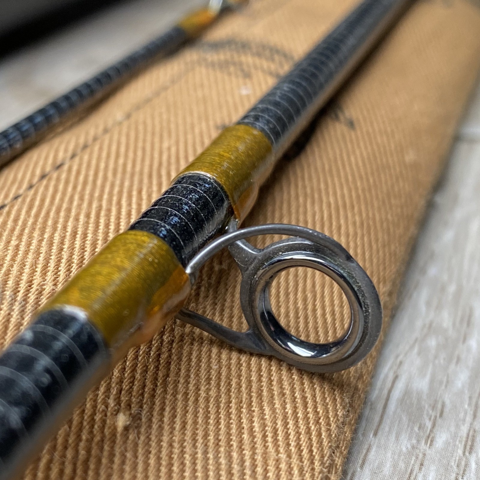 ORVIS Graphite “FAR AND FINE” 5wt 7’9″ Fly rod w/Sock Tube