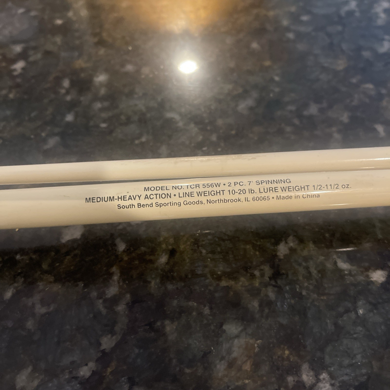 SOUTH BEND TCR556 GRAPHITE COMP 7’0″ MEDIUM HEAVY 2 PIECE SPINNING ROD