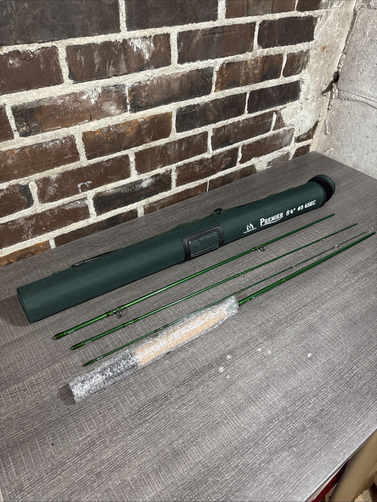 L Maxcatch Premier 8’4″ #3 Fly Rod Only With Case