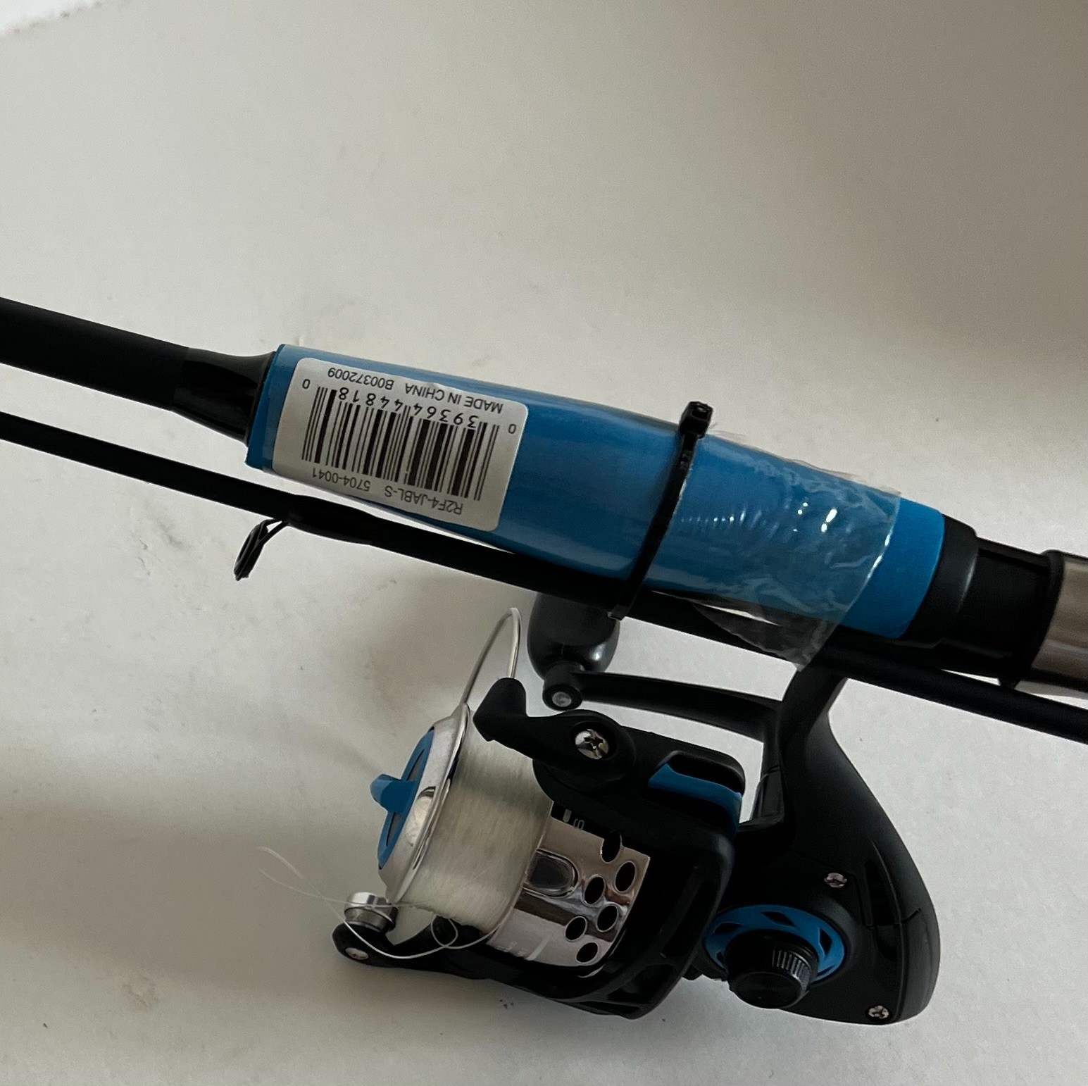SOUTH BEND R2F4 2 PC 5.5′ MED/LT & BLUE 2 PIECE SPINNING ROD REEL & TACKLE BR GS