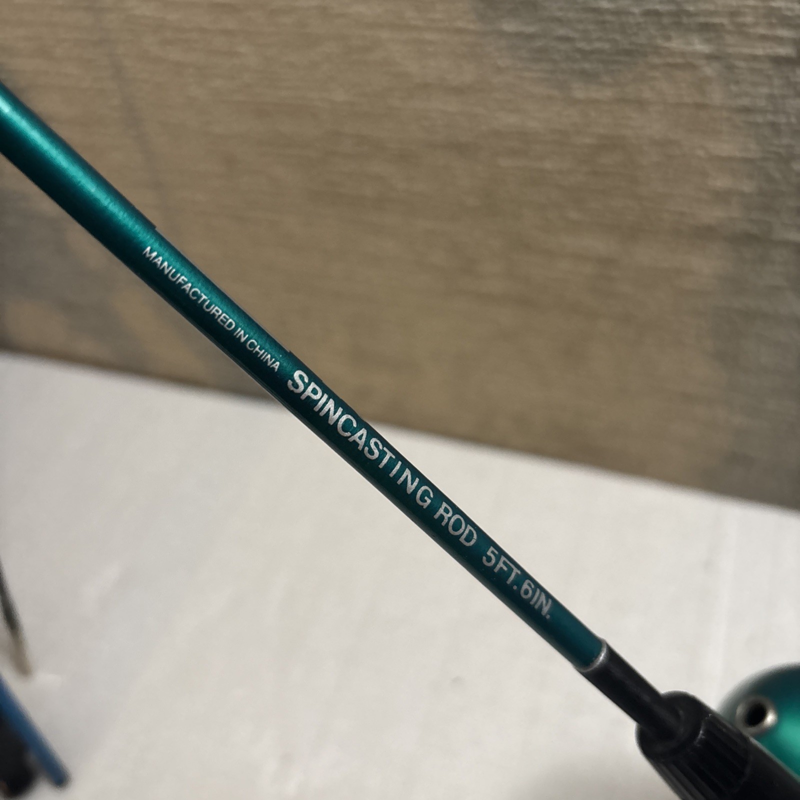 Vintage Shakespeare 200 5′ 6″ Fishing Spincasting 2 Piece Rod & Reel Combo EUC