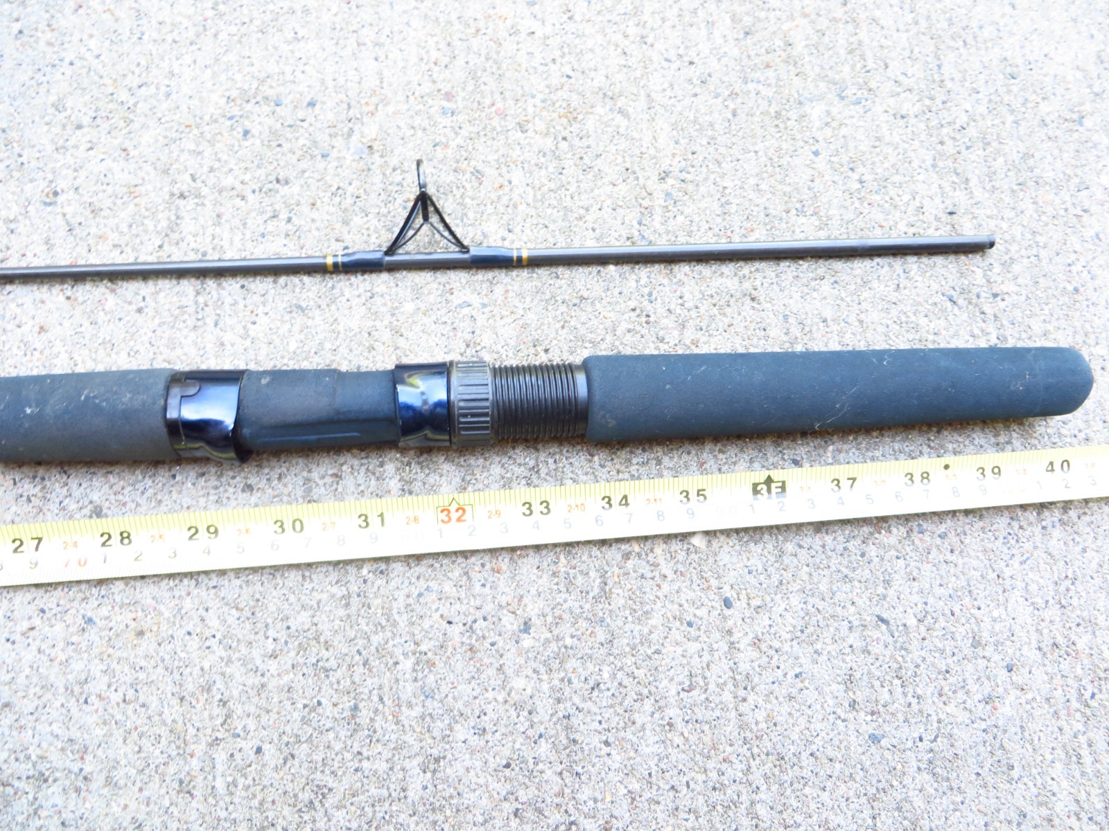 Daiwa STRIKE GOLD Graphite SKG-12 6’6 2PC Medium Light Action Spinning Rod