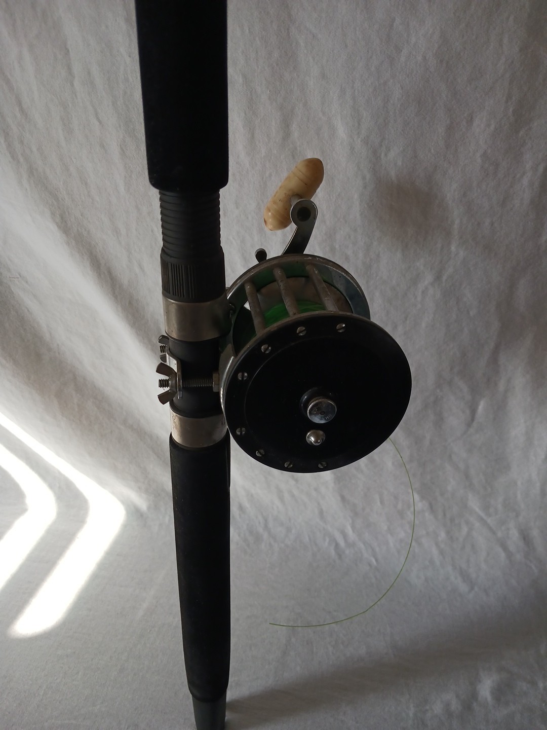 Shakespeare Tidewater Fishing Rod BTW60 SUR 6′ 30-80 lb + Penn Longbeach 67 Reel