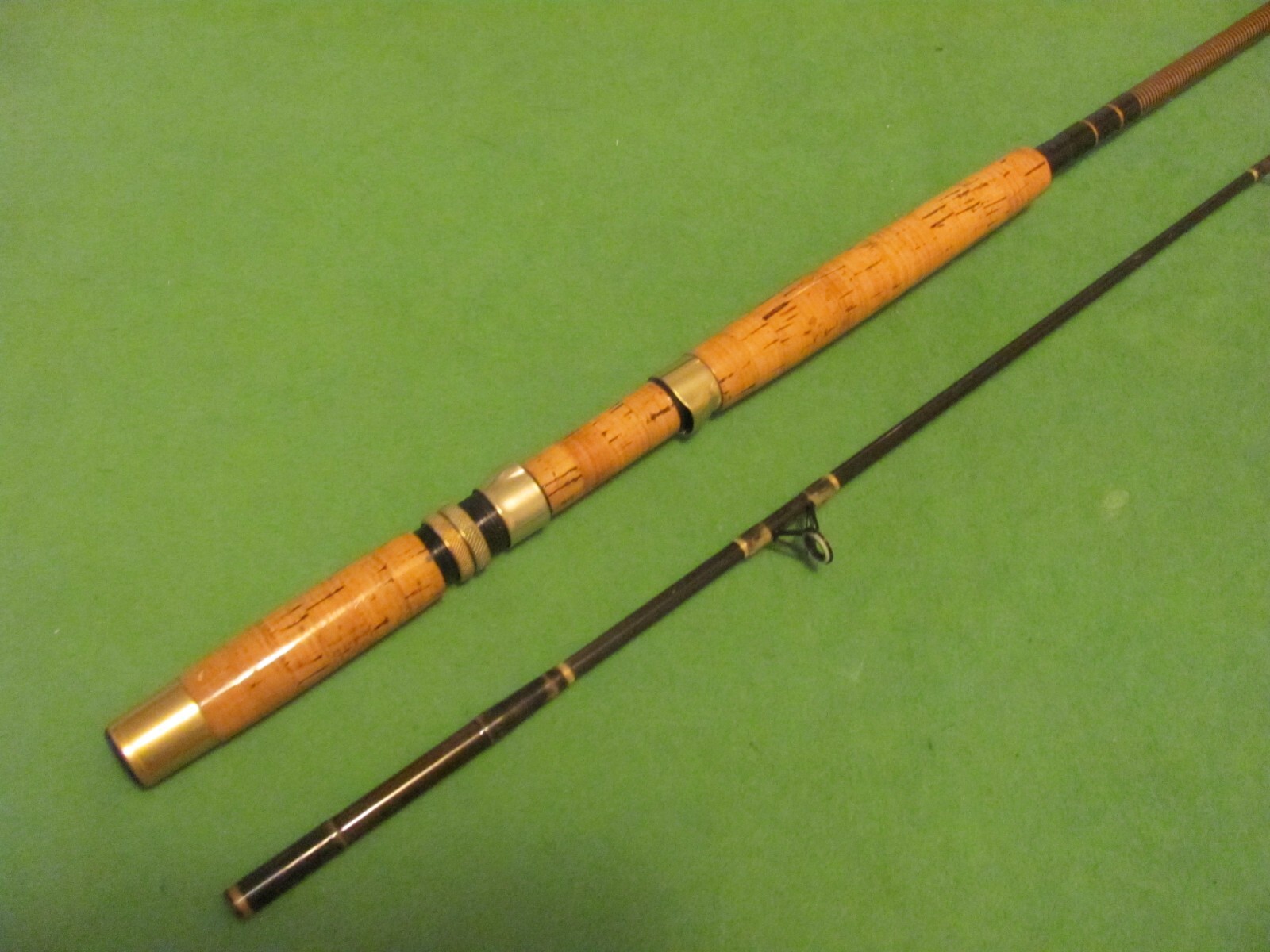 VINTAGE CUSTOM-MADE FEATHERLIGHT 7′ 8″ MOOCHING 2-PIECE FISHING ROD