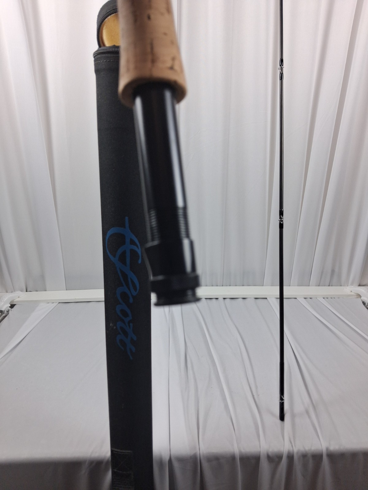 scott 804 8ft 2 pc fly rod 2.8 oz 4 line with case in Great condition