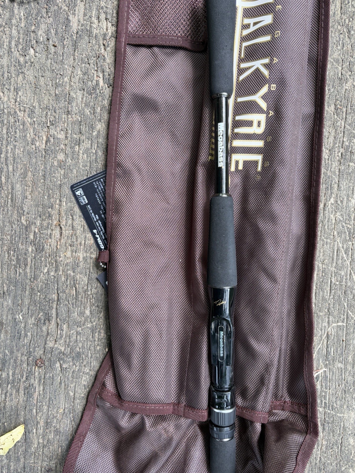 Valkyrie 6’8″ M Regular Carbon Fiber 4 piece Casting Rod w/ Rod Bag VKC-68M-4