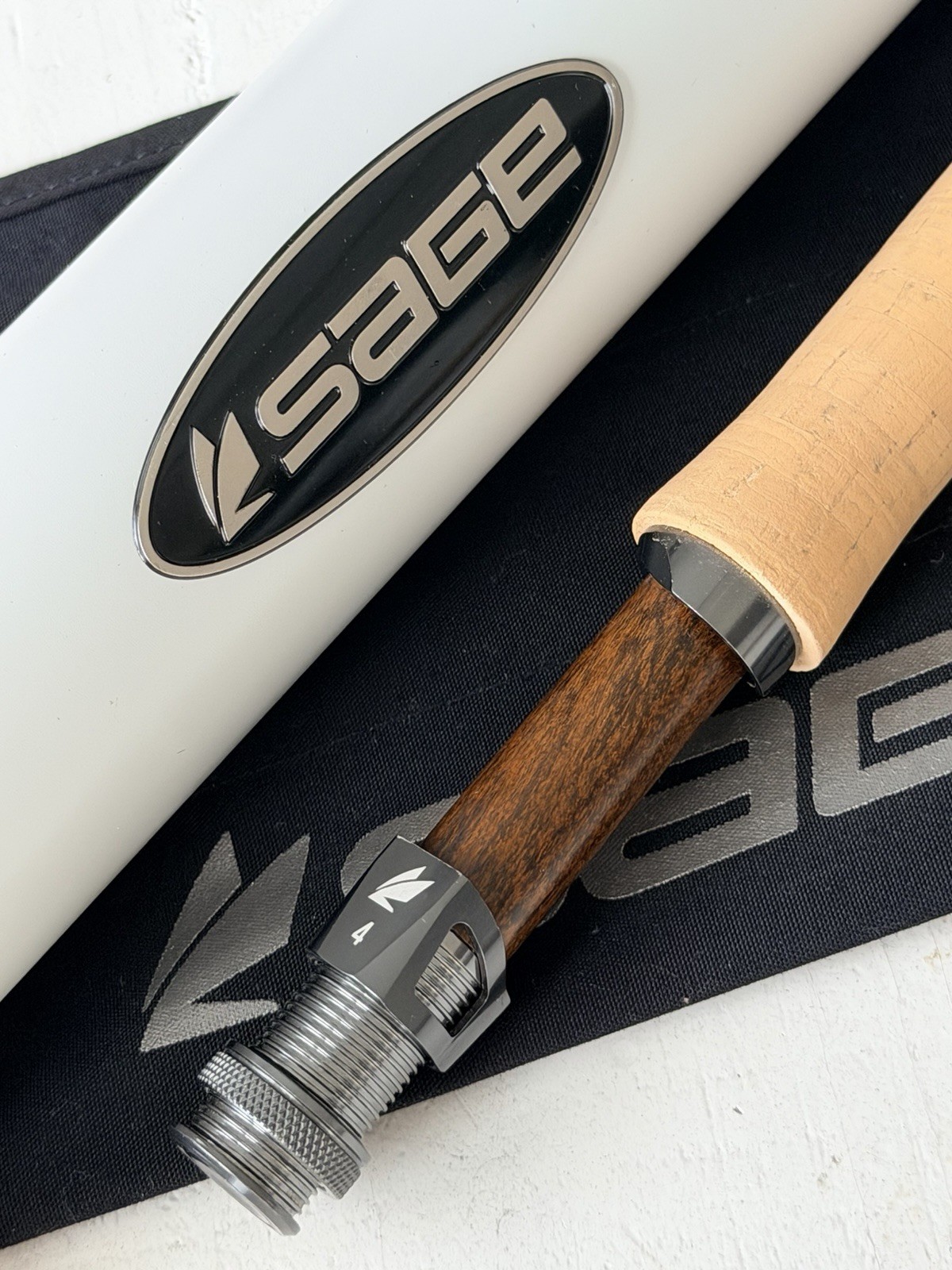 **BEAUTIFUL** 🔥 SAGE R8 Core 4wt. 9’ft FlyRod!!🔥~LEGENDARY~🔥