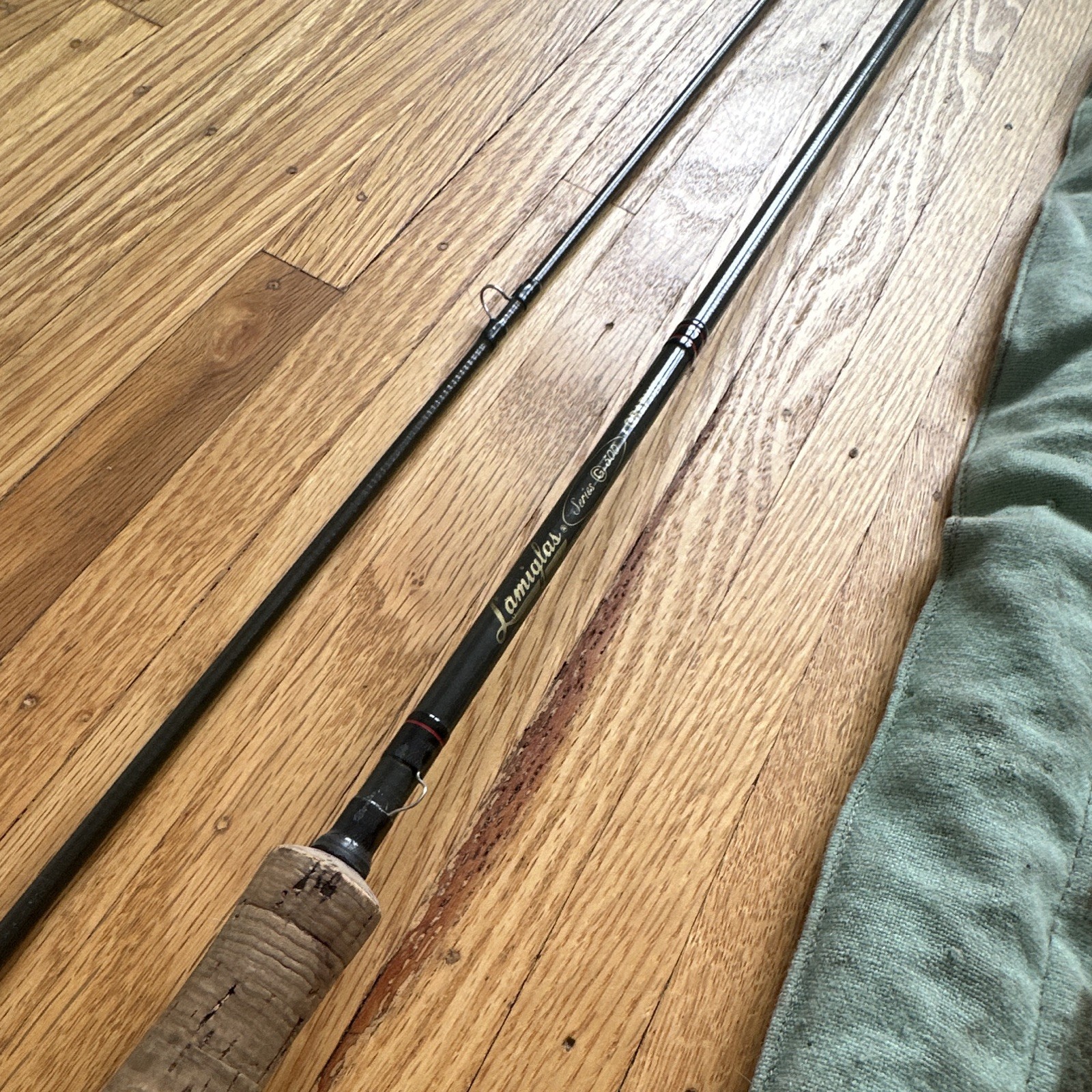 Lamiglas Series 500 G586 8’6″ 6wt 2pc Graphite Fly Rod Cork Handle Sock