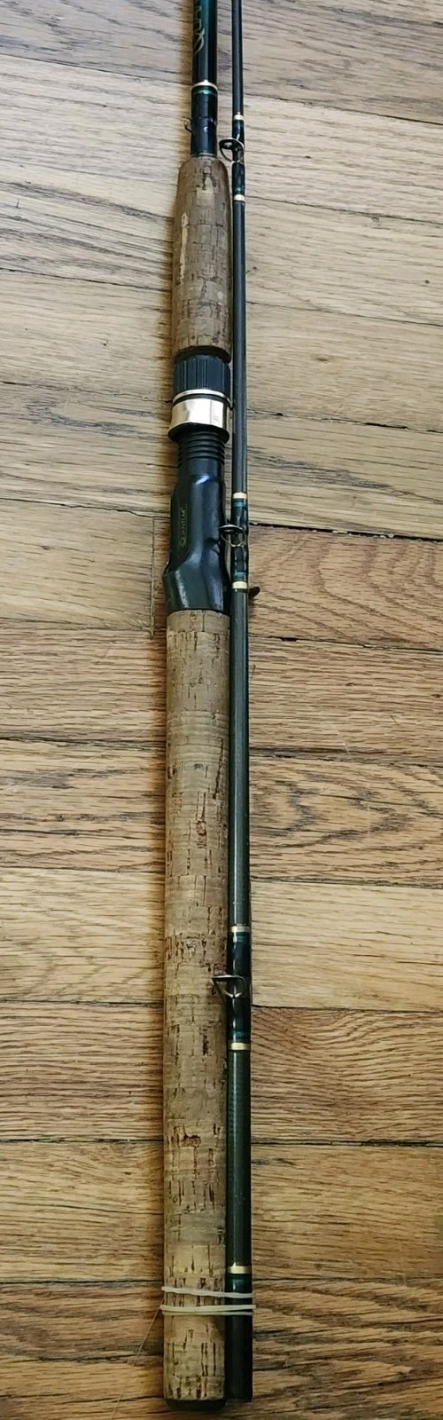 Quantum XL Graphite QSLC 86M 8’6″ 2PC MEDIUM 8-20LB DRIFT Casting Rod KOREA EUC