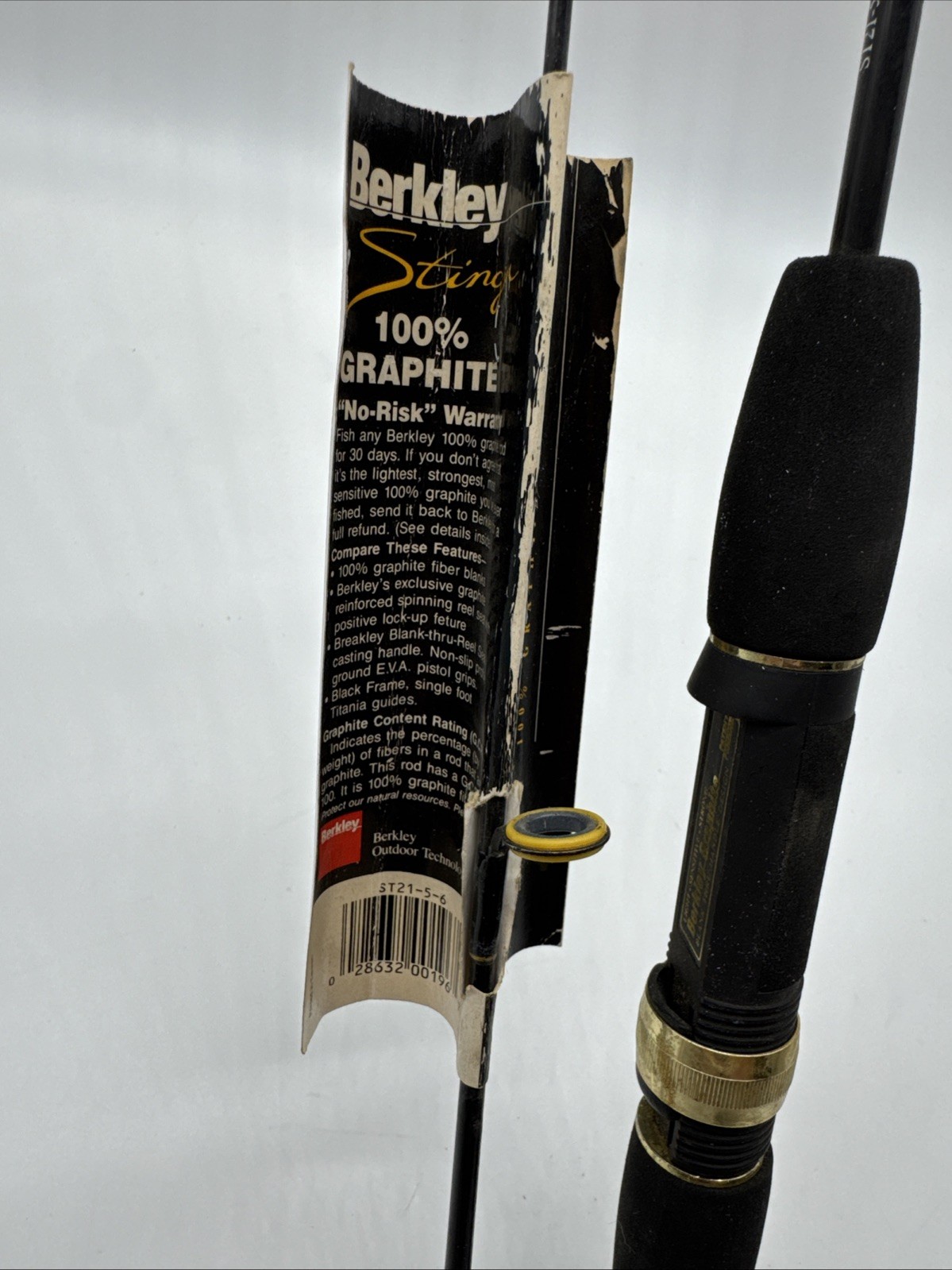 Berkley Stinger ST-21 5′ 6″ Lt action 2 pc spinning rod Vintage