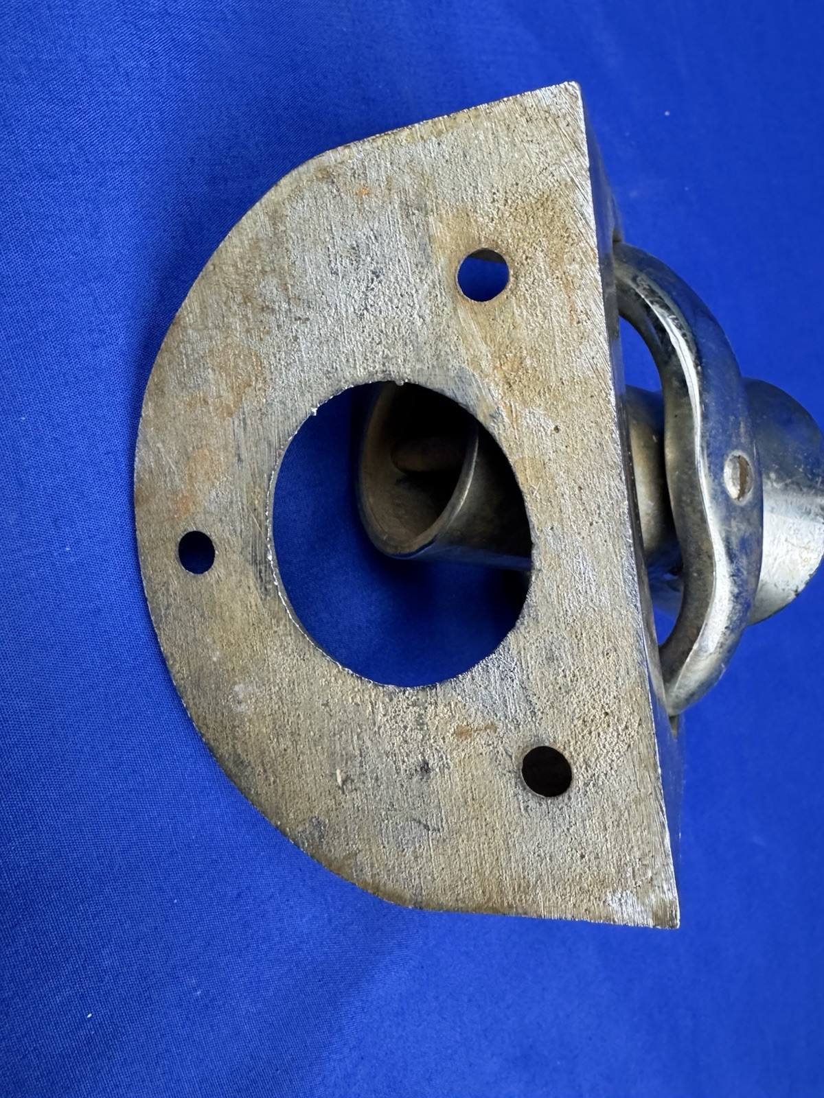 Vintage Lee’s Fishing Gimbal, Rod Holder, 4 1/4 x 3″ Mount Footprint 1 3/16″ Dia