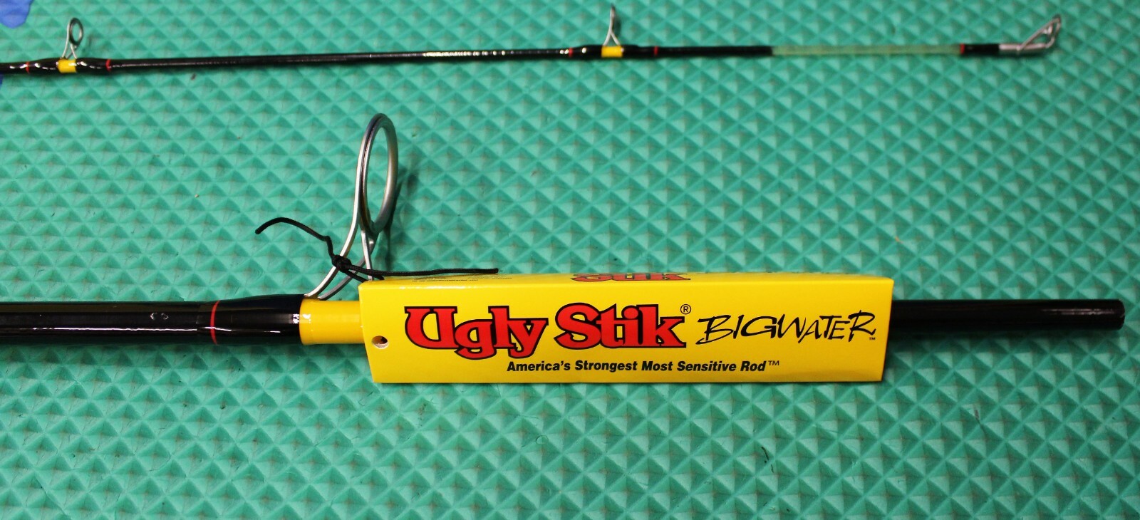 Ugly Stik Bigwater 10′ Spin Rod Medium Heavy 2-Piece BWSF1530S102 1539235