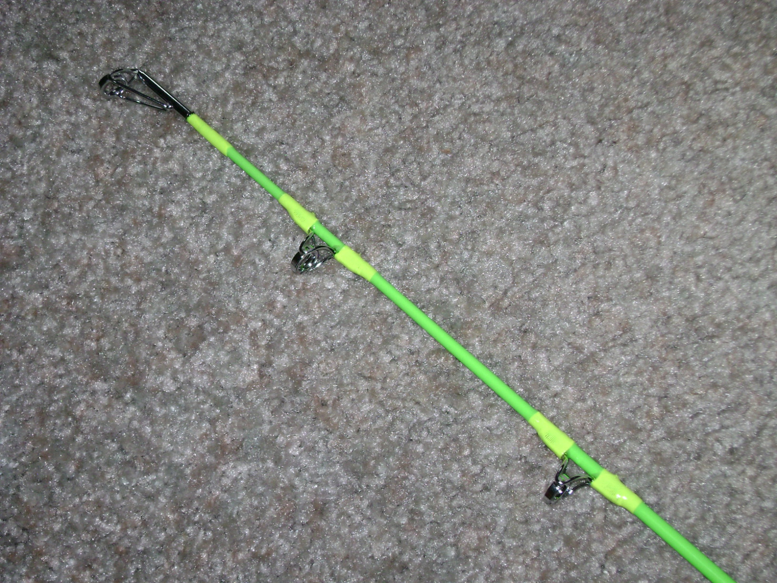 GLOW ROD MEAT HUNTER FLEX 6′ CASTING -BIG FISH- GLOWS GREEN UNDER BLACK LIGHT!