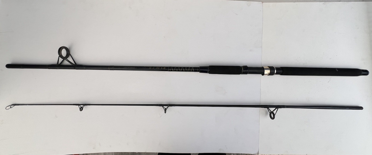 South Bend Black Beauty 2 Piece 10-20lb Spinning Rod Fishing pole 3556 Vintage 7