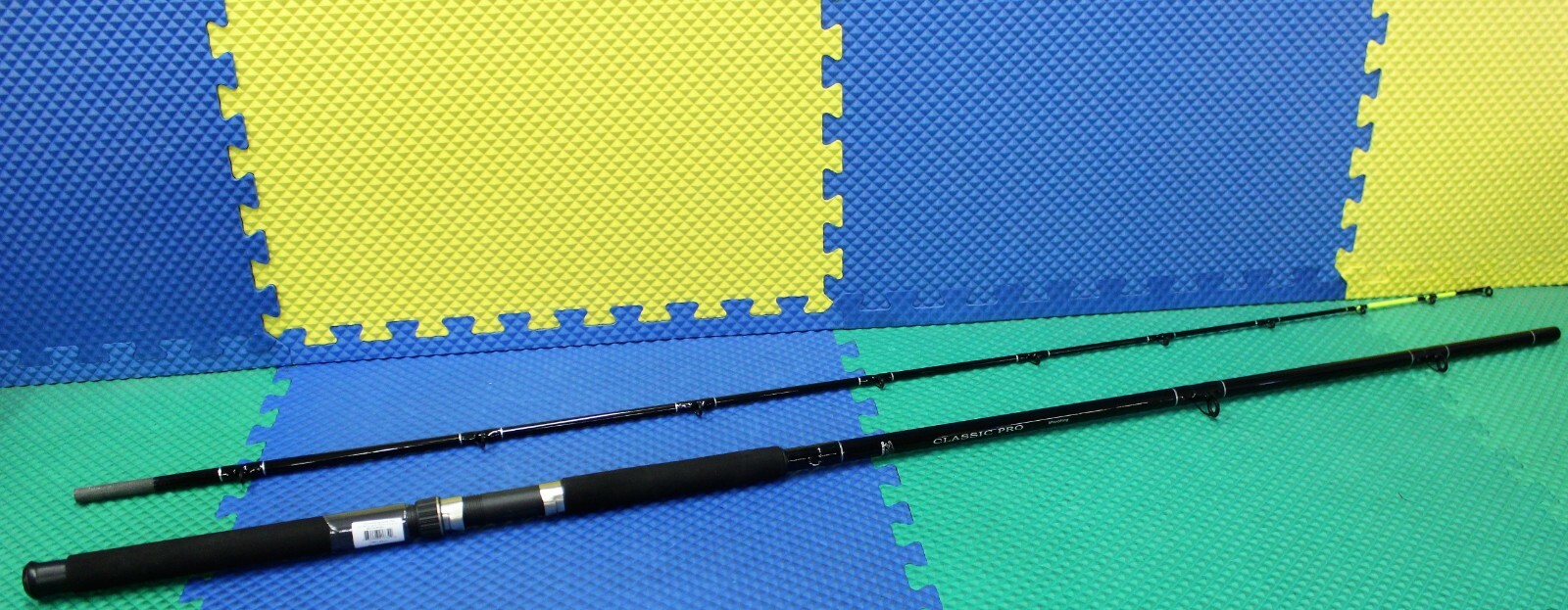 OKUMA CLASSIC PRO 2-Piece 10′ 0″ Mooching Rod Chartreuse Tip CPM-10M-CT