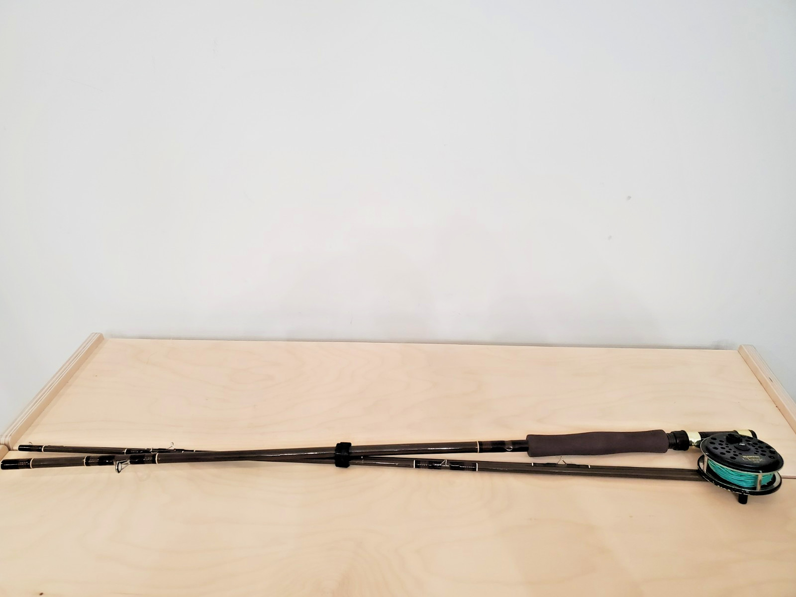 VINTAGE SHAKESPEARE 3 PC 8’0″ FY 12-R 7/8 LINE FIBERGLASS FLY ROD w/Martin Reel