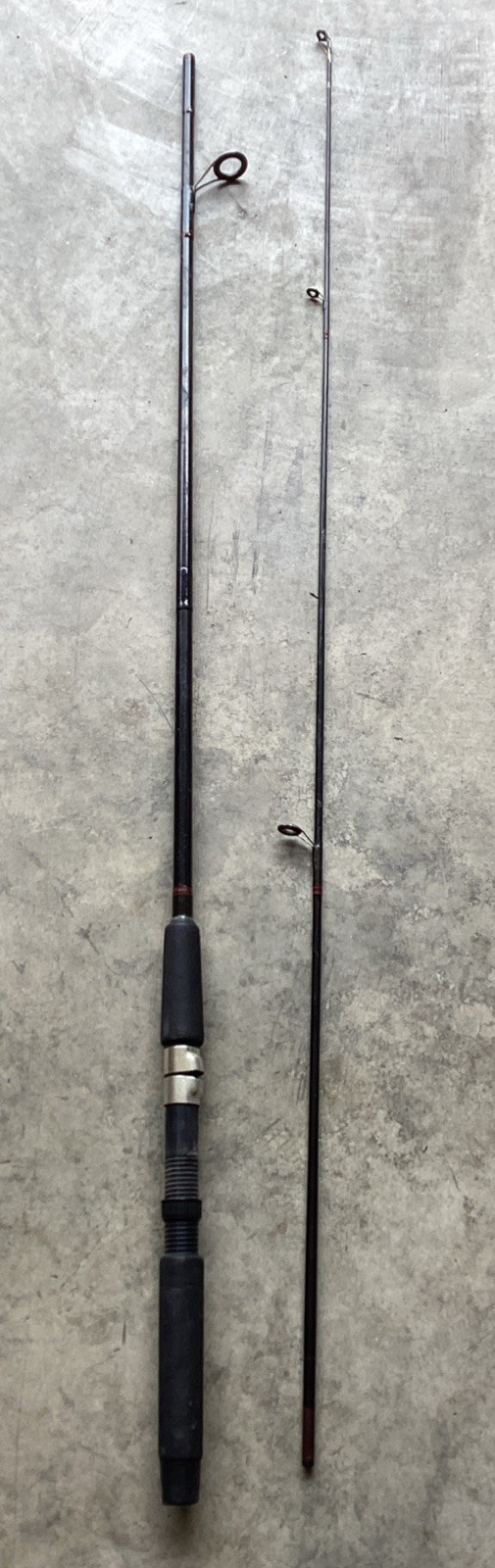 VTG Abu Garcia 400 Balanced Action 6’6″ Medium Light Action Spinning Rod 2-Piece