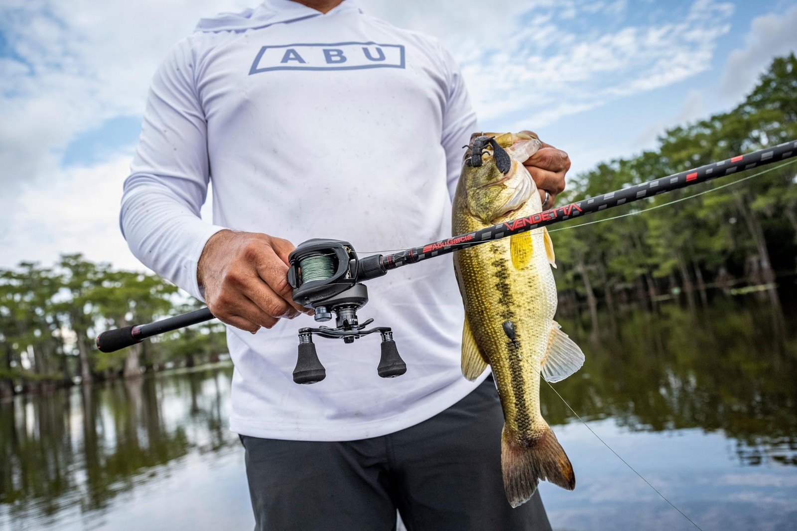 Abu Garcia 73 Vendetta Casting Fishing Rod 1-Piece Rod 14-30Lb Line Rating