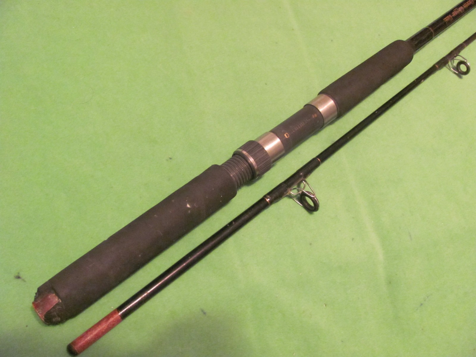 Shimano Triton TDR-2803 8′ 0″ Heavy Action Down Rigger 2-Piece Rod