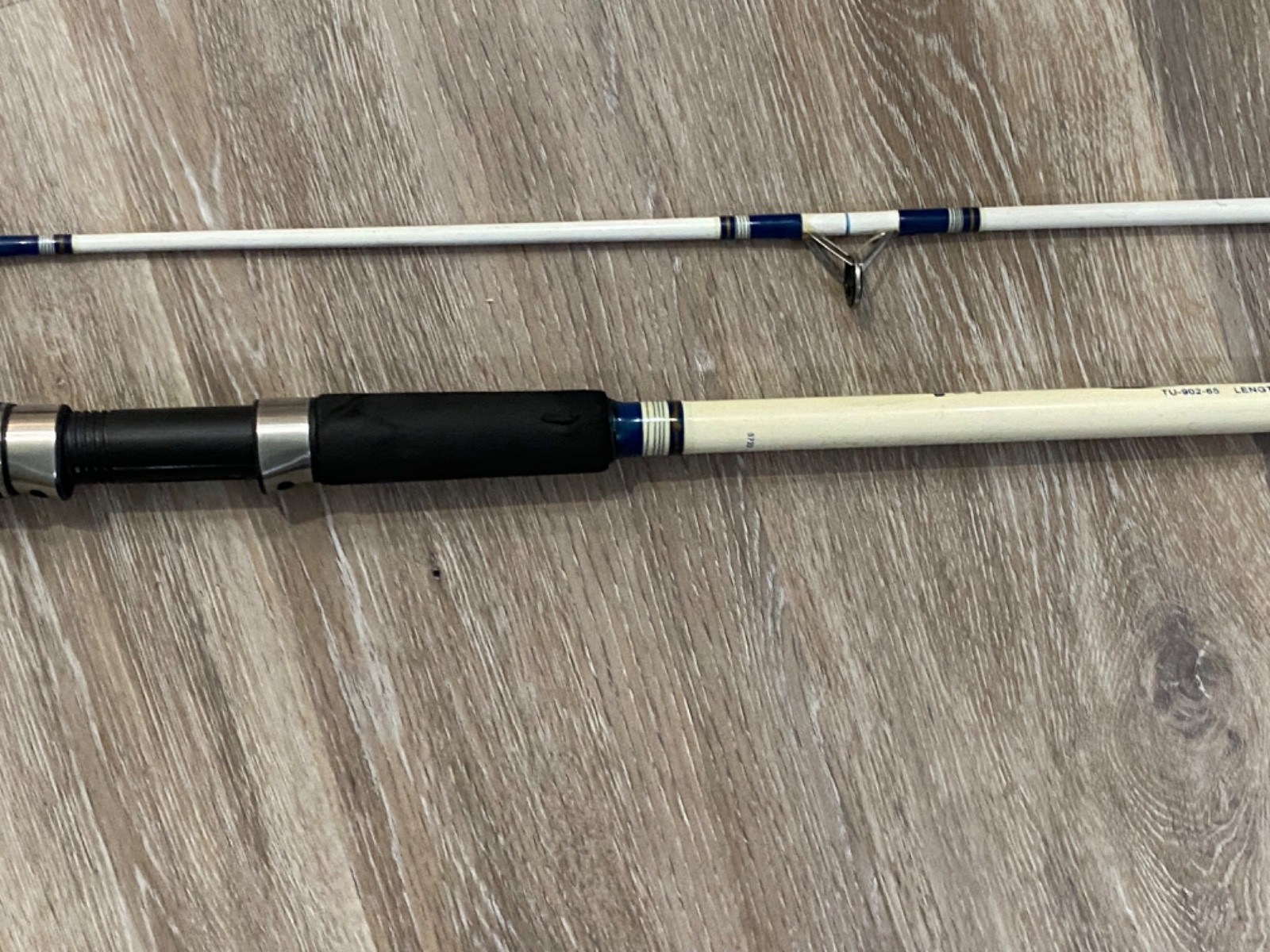 Okuma Tundra TU-902-65 9′ 2 Pc Surf Spinning Rod 20-50 lb Line 3/4-2-1/2 oz. Wt.