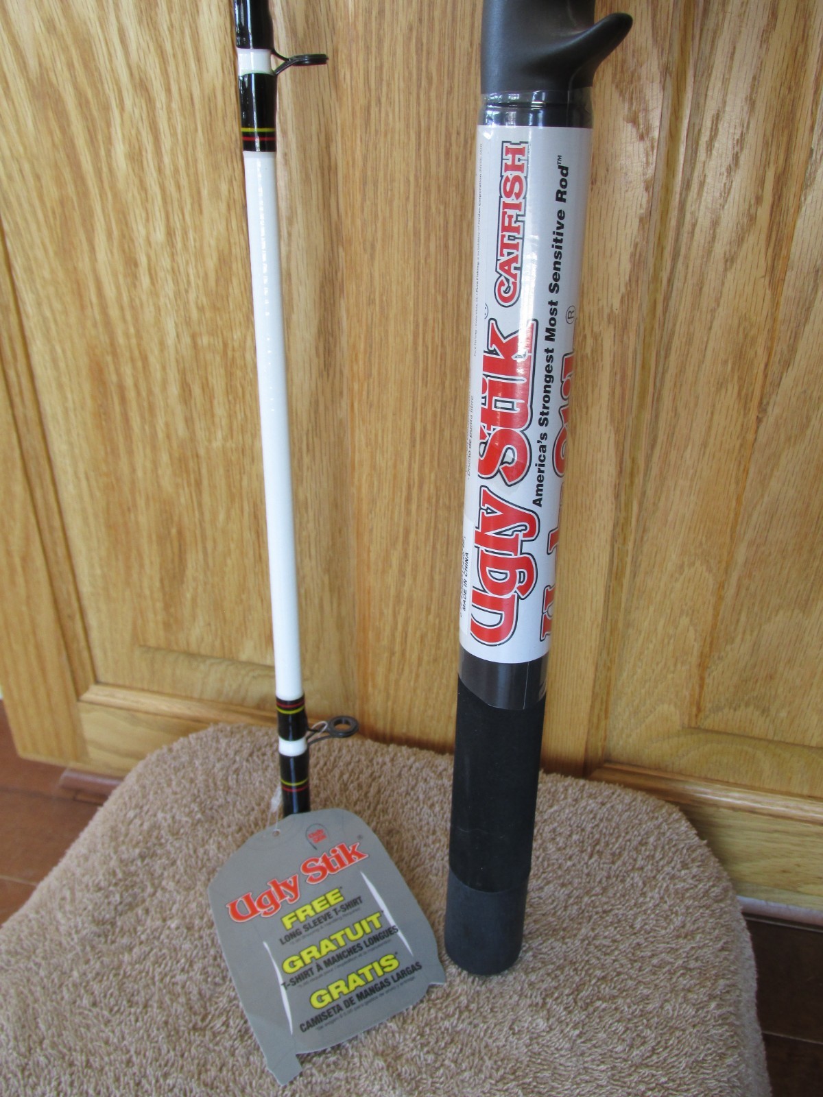 STRAIGHT BUTT! SHAKESPEARE UGLYSTIK CATFISH~8′ 2 pc~Casting Rod~Med Heavy NEW