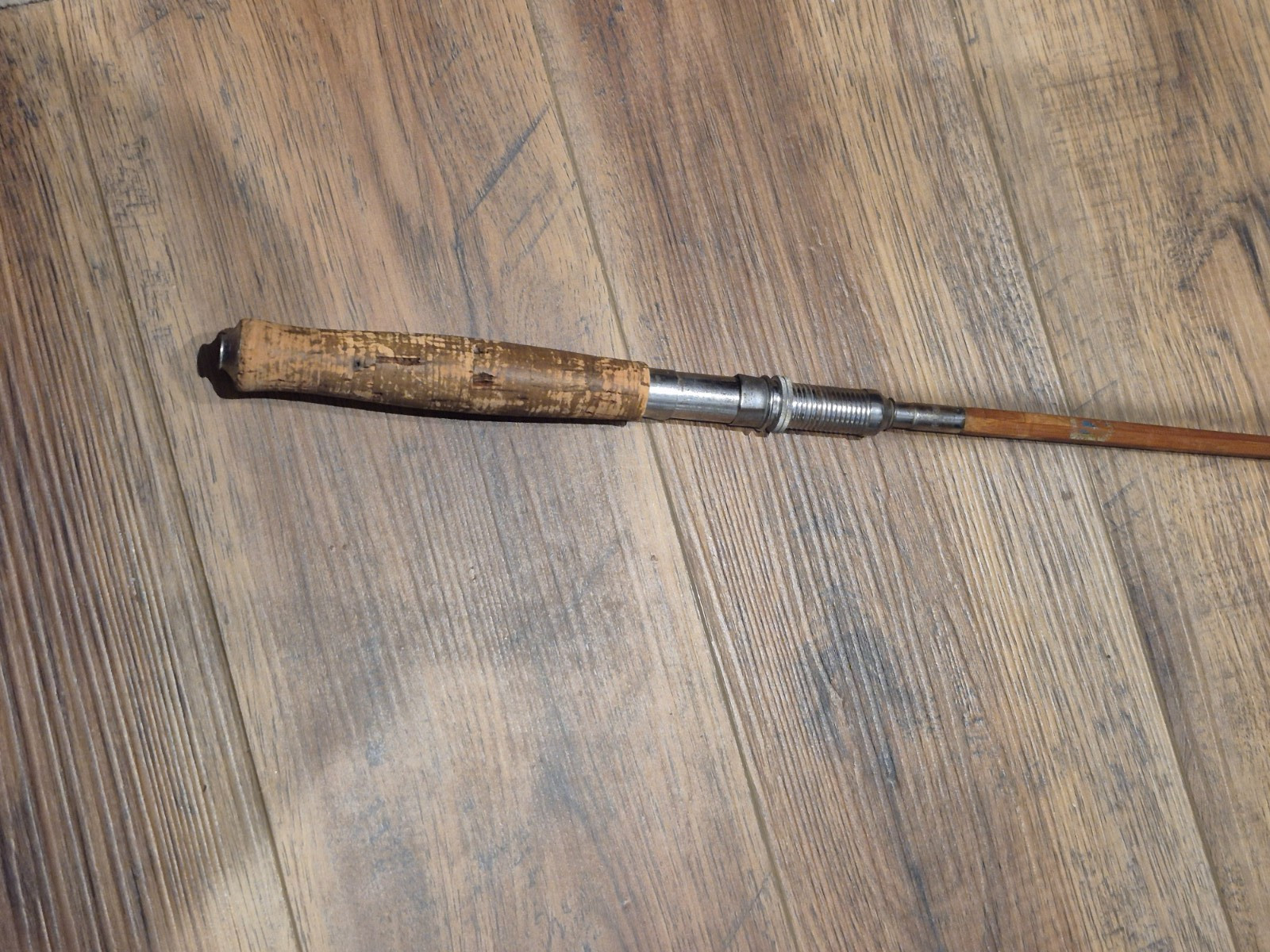 VINTAGE 3 PIECE BAMBOO FLY ROD 8 1/2 FEET
